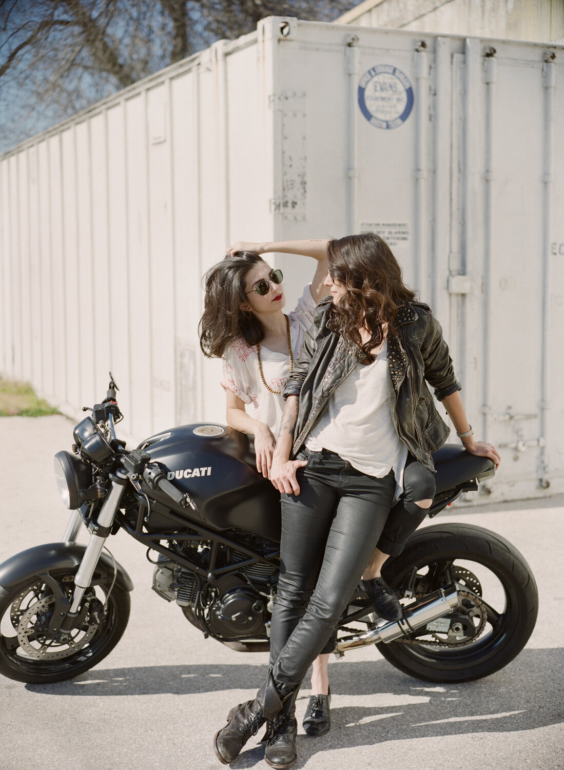 ANERI+ZOEY_AUSTIN_ENGAGEMENT_BY_MATTHEW_MOORE_PHOTOGRAPHY_00073