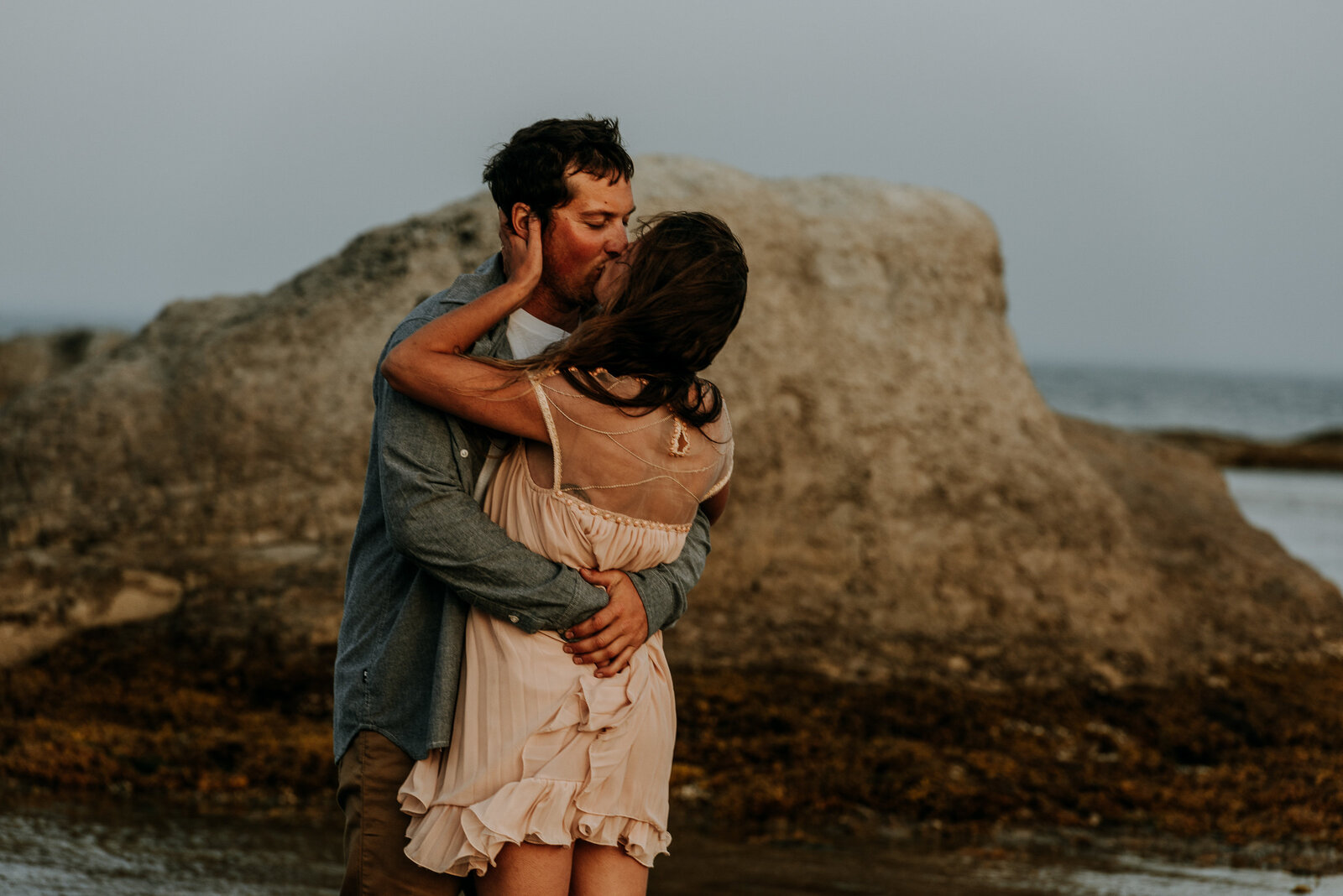 love-is-nord-photographe-mariage-elopement-québec-mingan-0109