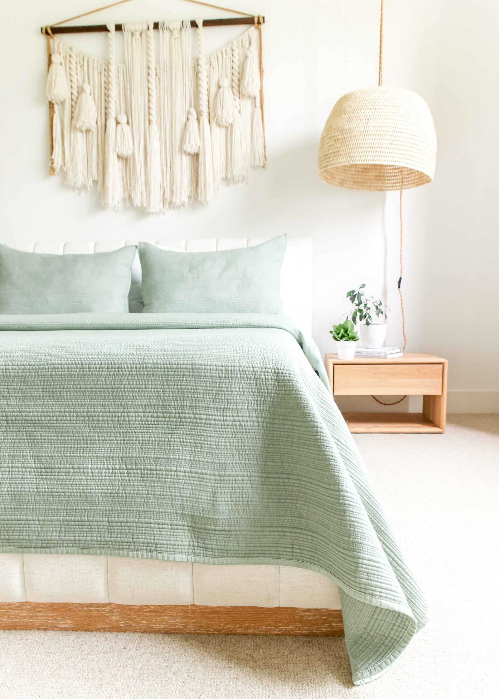 Luxury linen and product photographer Chelsea Loren based in San Diego