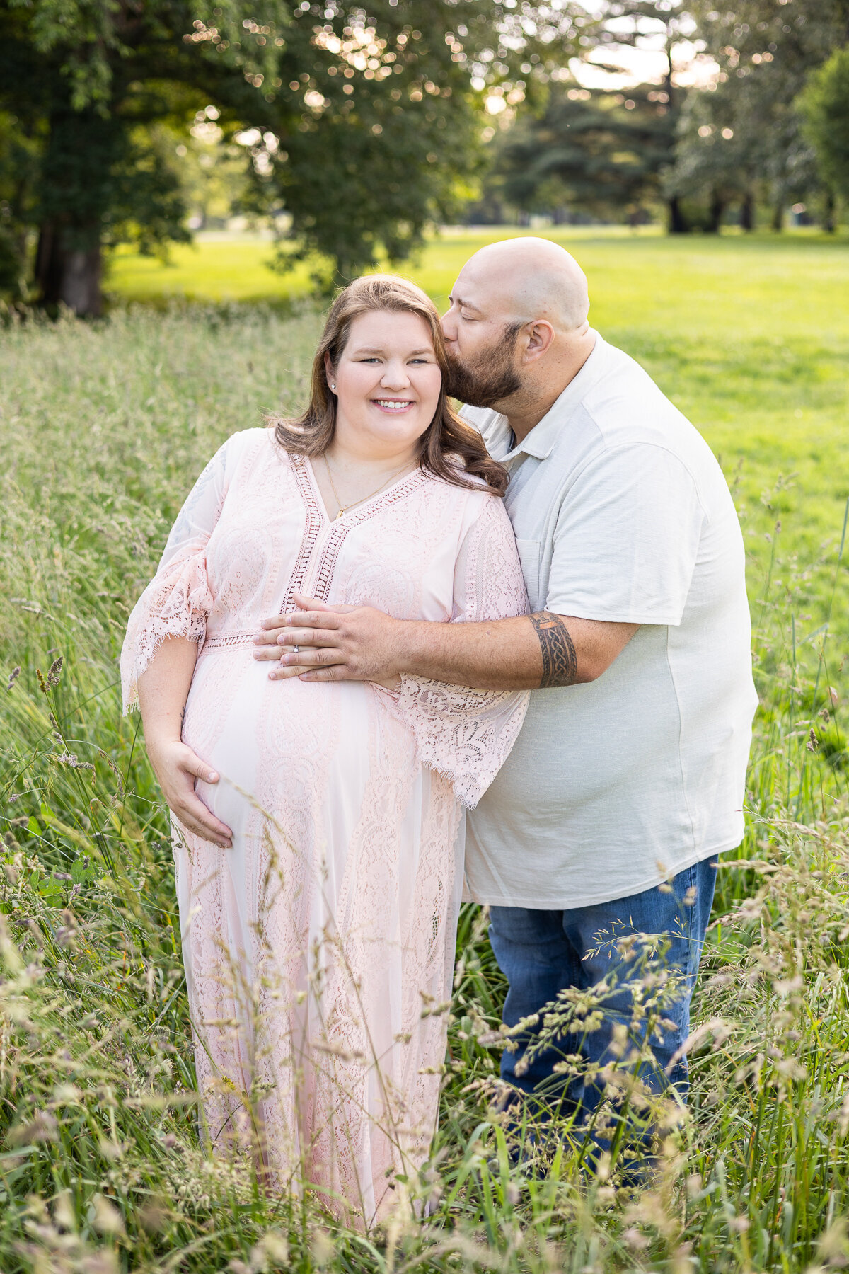 outdoor-sunny-maternity-photography-session-family-twins-Lexington-KY-photographer-6