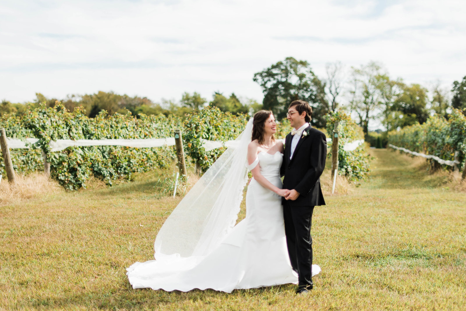 Juliette + Kevin-Upper-Shirley-Vinyards-Charles-City-Virginia-Wedding_Gabby Chapin Photography_00154