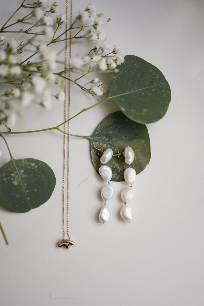wedding necklace with baby breath and eucalyptus leaves