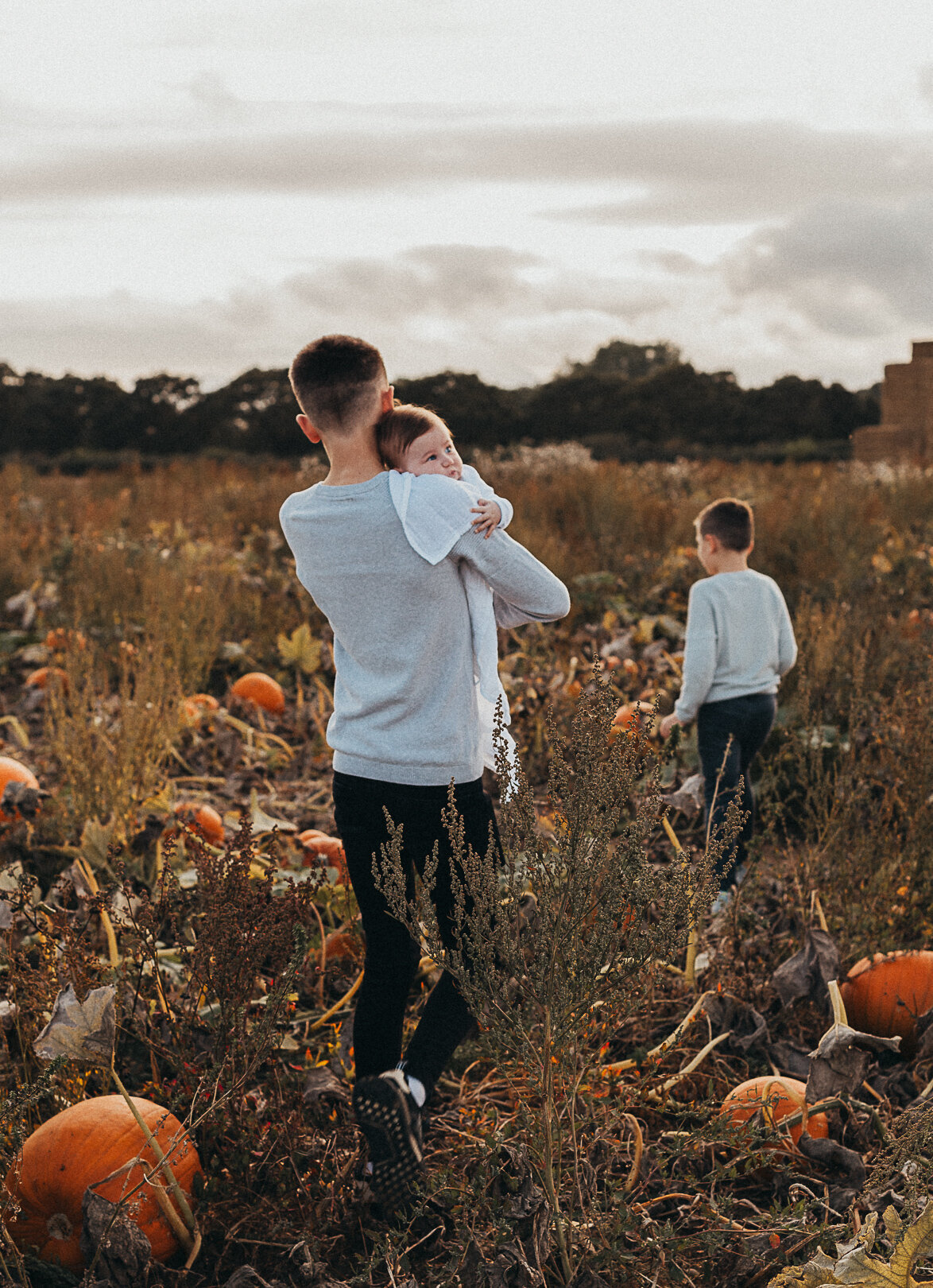 Outdoor family photoshoot hampshire beach (20)