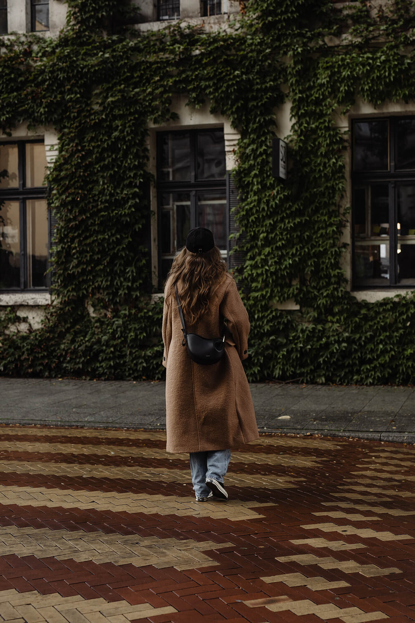 kaboompics_city-chic-in-autumn-casual-fall-outfit-fashion-trends-33503