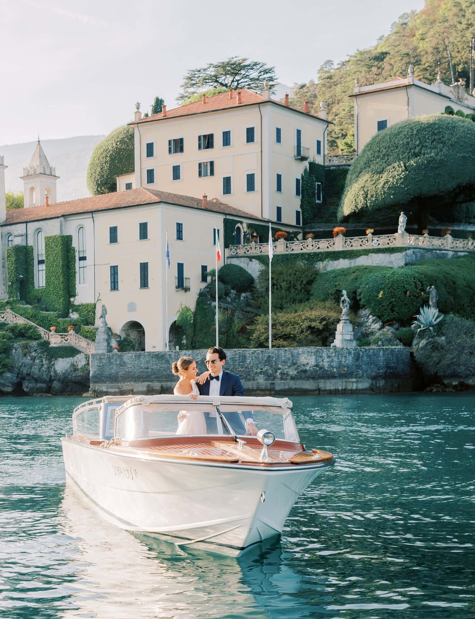 Destination Wedding Photographer Anna Lundgren in Stockholm Wedding in Lake Como boat elopement_069