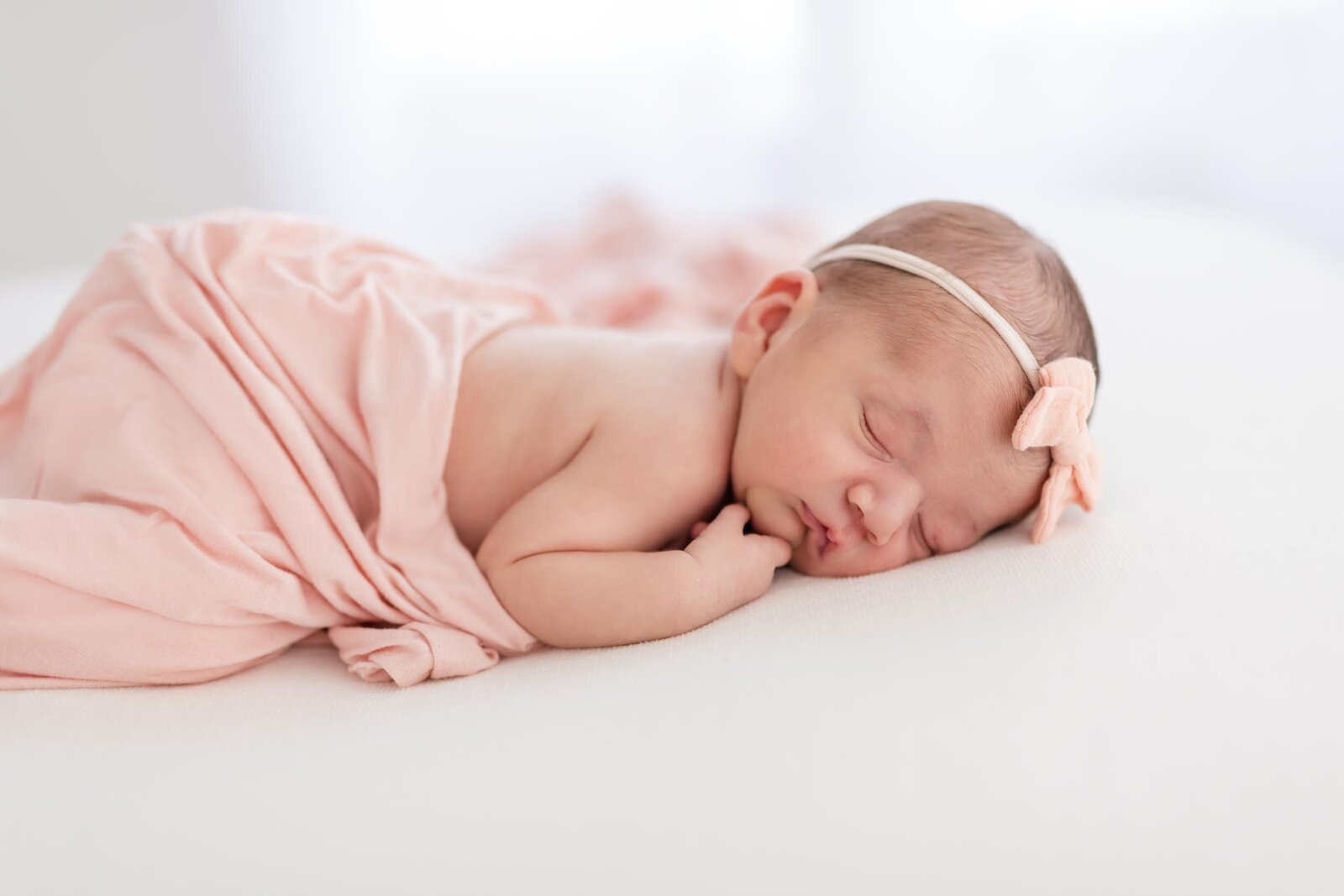 orlando photographer offering in studio newborn photography