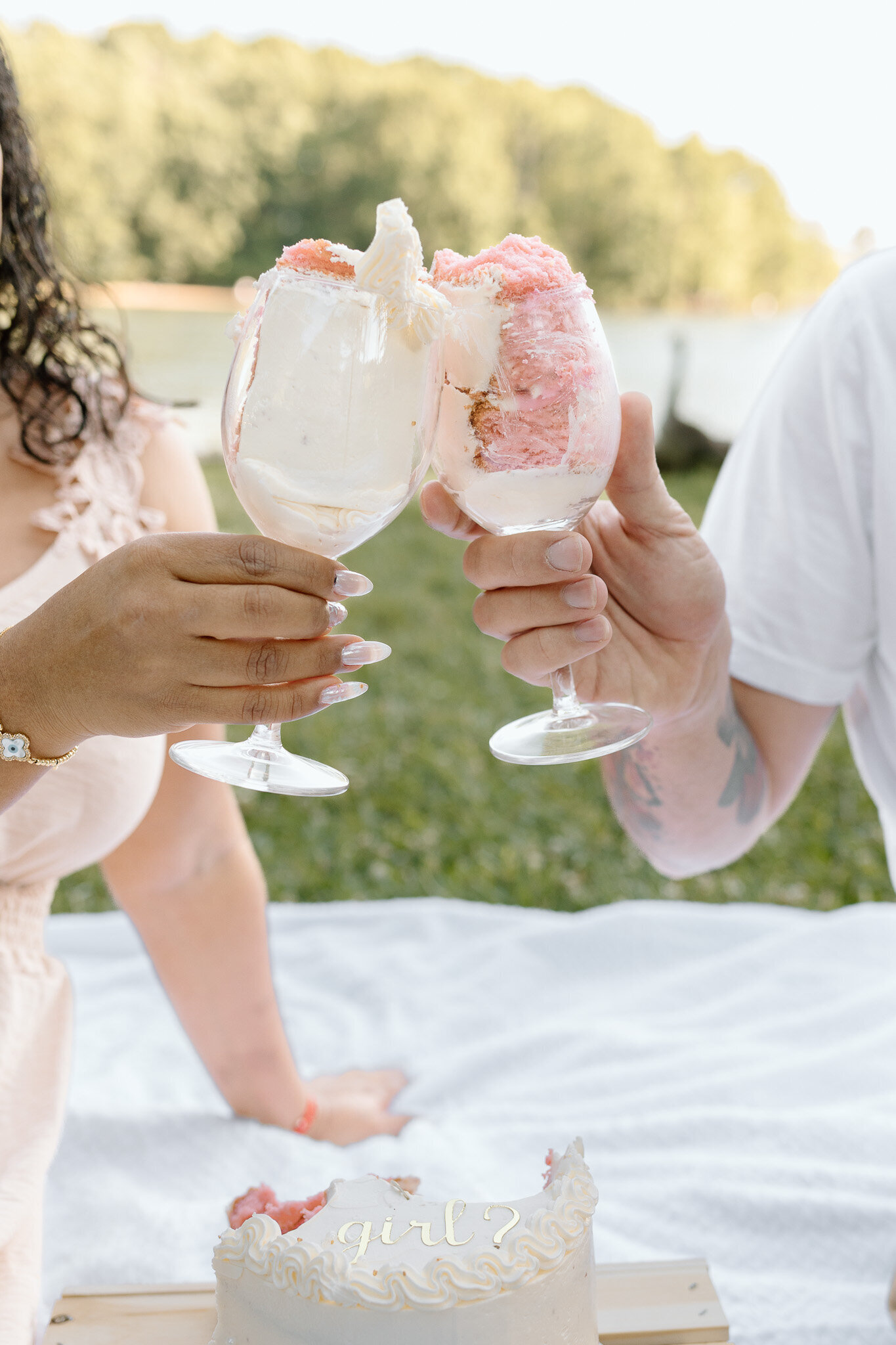 gender-reveal-photoshoot-cake-girl-boy (3)