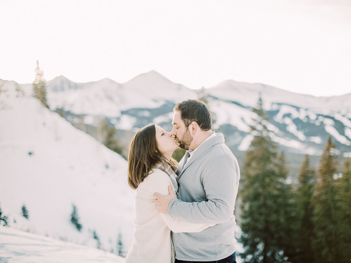 Colorado-Family-Photography-Vail-Mountaintop-Winter-Snowy-Christmas-Photoshoot36