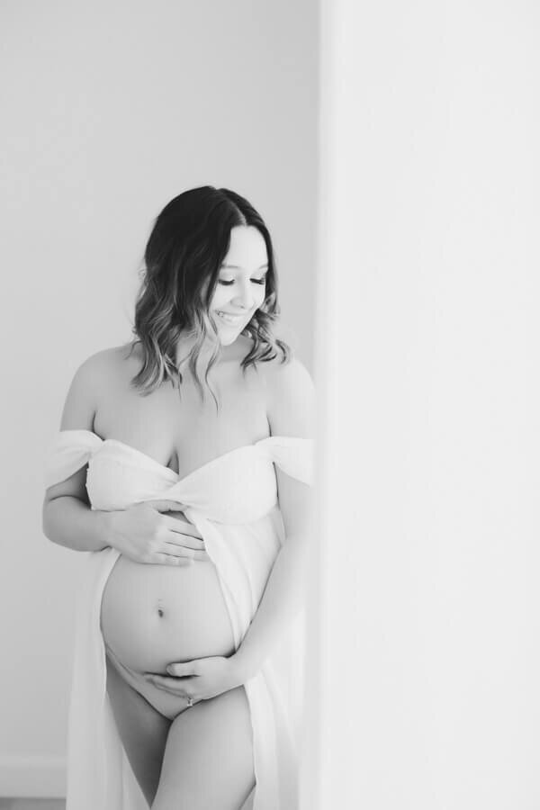 black_and_white_maternity