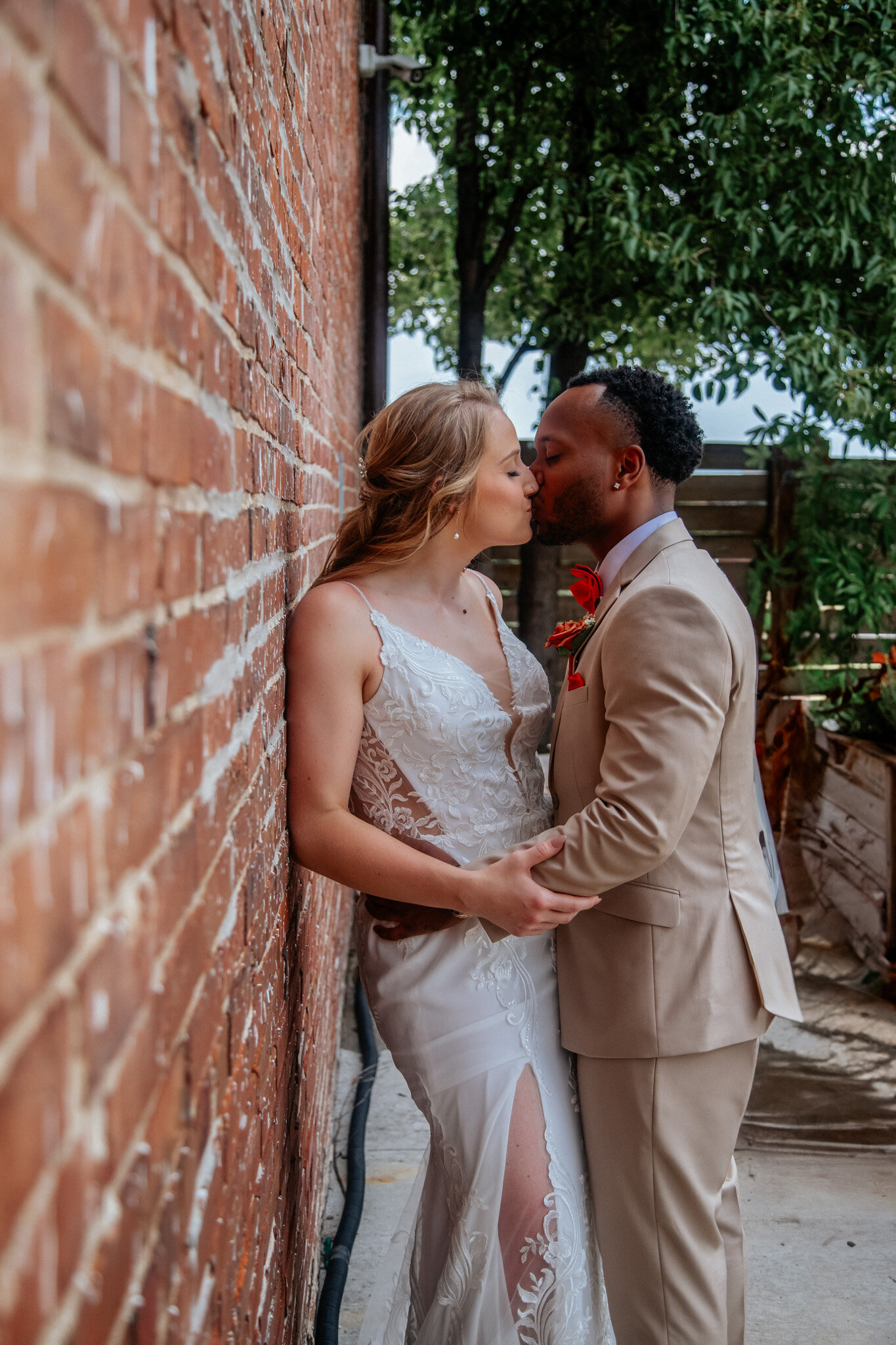bride and groom kiss  in yuma arizona wedding