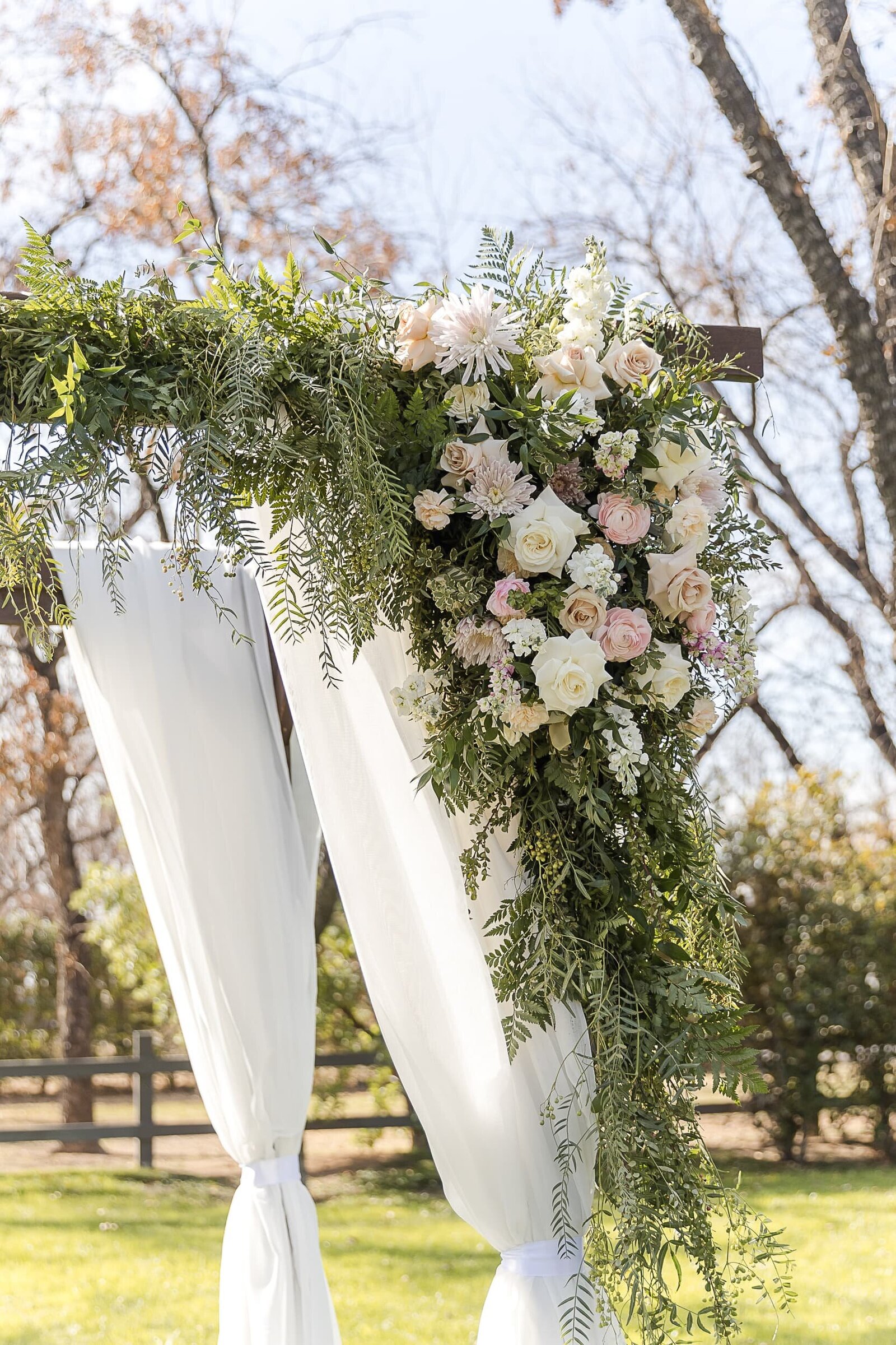 Phoenix-Wedding-Photographer-and-Videographer-Venue-at-the-Grove-WoodWed-1109