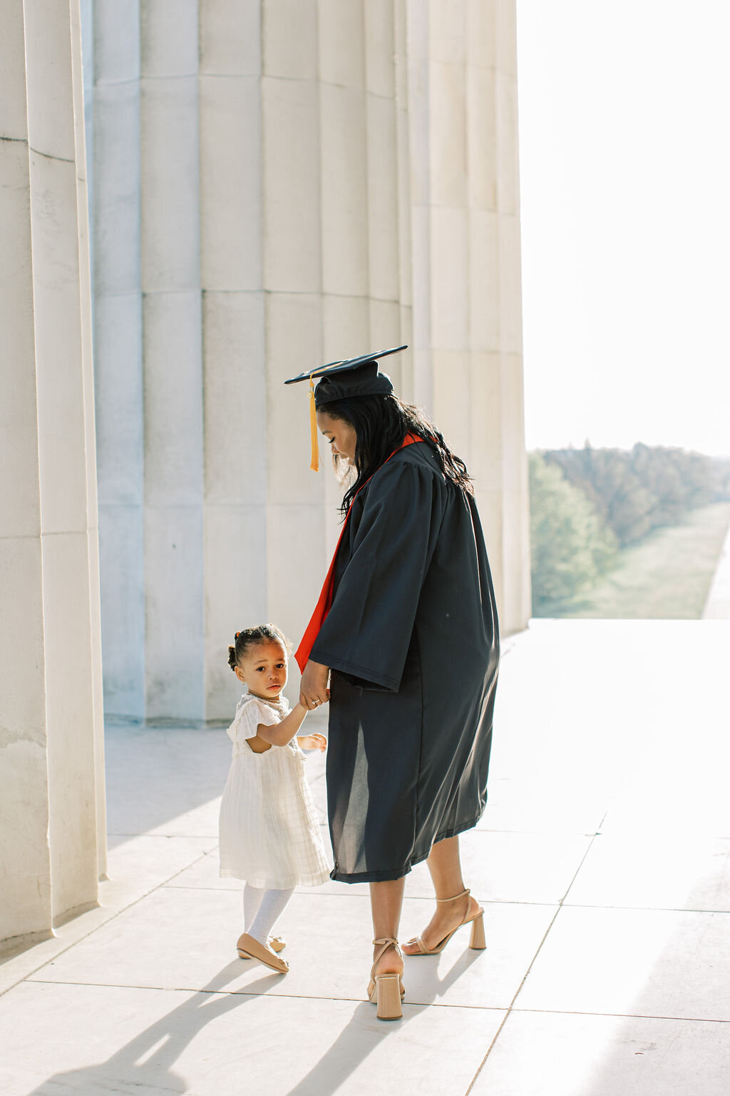 Georgetown University Graduation Photos | Adela Antal Photography | Thomas Jefferson Memorial