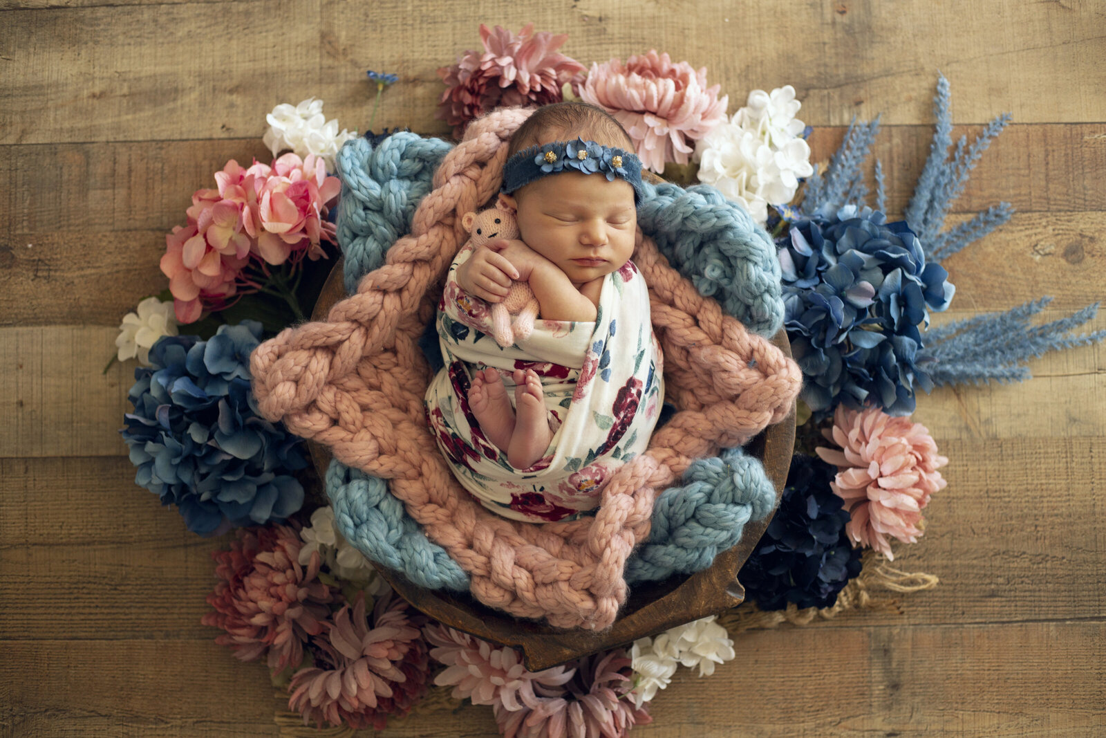 Newborn-photography-baby-girl-blue-and-pink-with-flowers