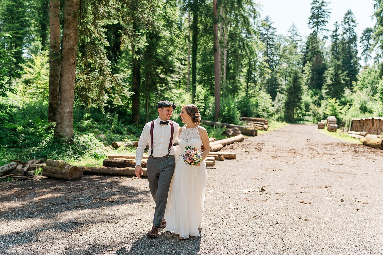 Bremgarten-Forsthaus-Waldhochzeit-freie-Trauung-Hochzeitsfotograf-Hochzeitsfotografin-Hochzeitsfotos-Hochzeit-heiraten-Schweiz-Zuercher-Oberland-Schaffhausen_0042