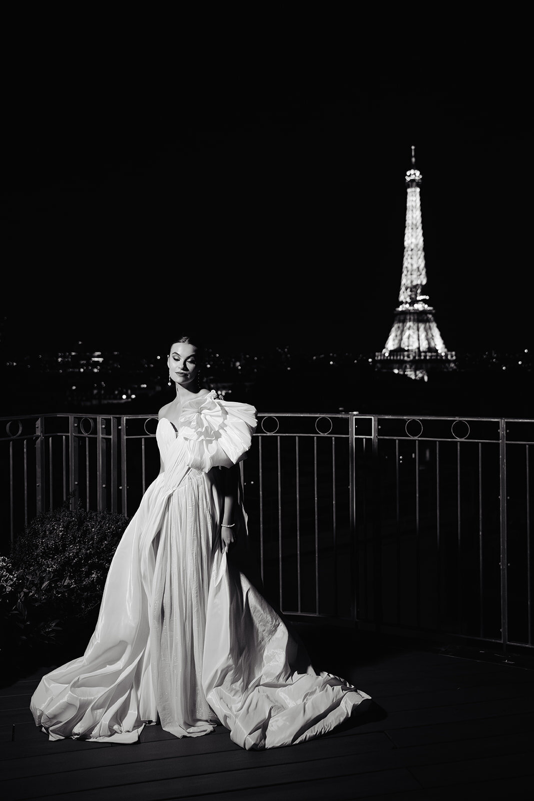 Morgane Ball editorial fine art wedding Photographer Paris flash photography parisian rooftop wedding party