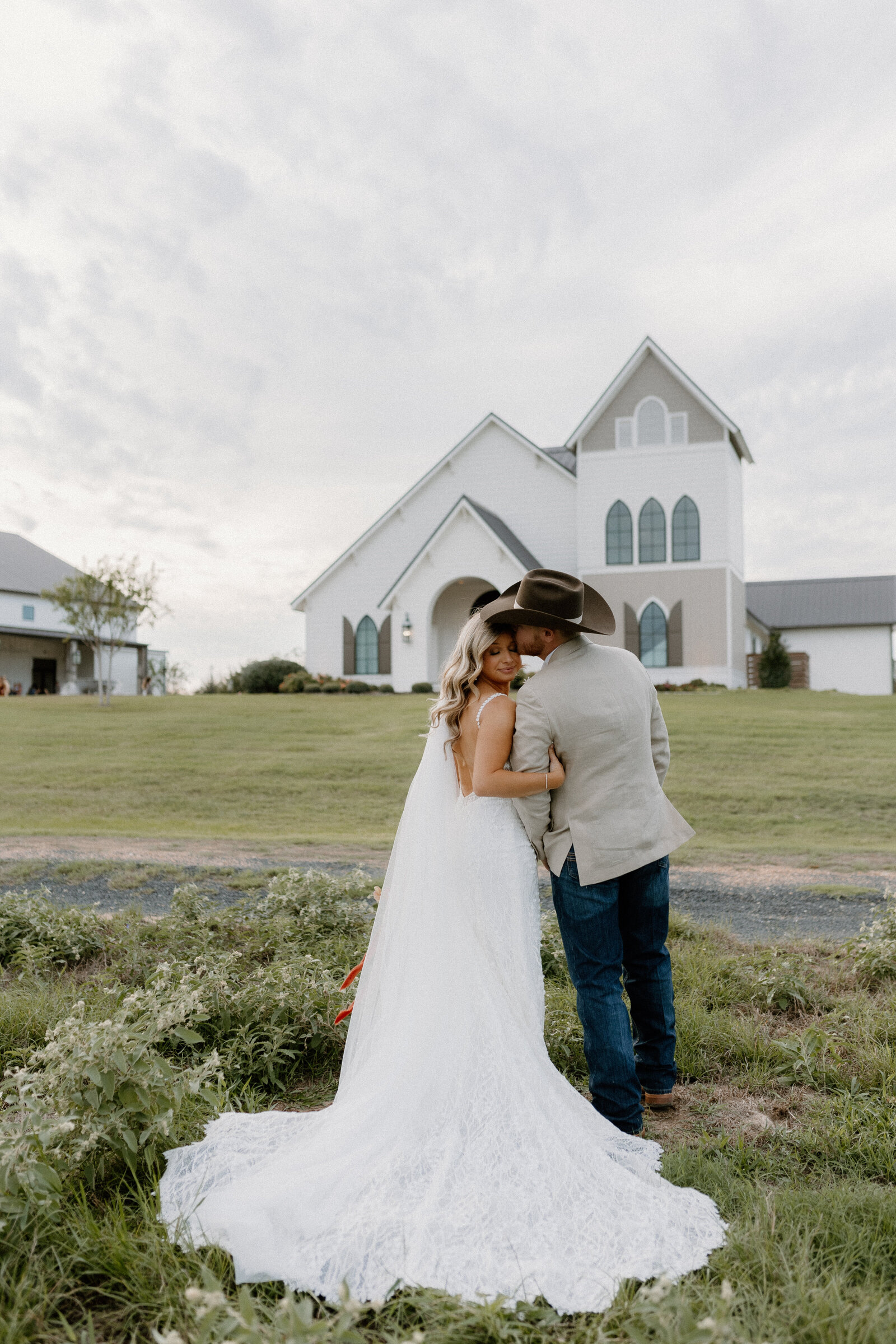 Wedding at Deep in the Heart Farms in Brenham, photographed by Lauren Ashleigh Photography. 

