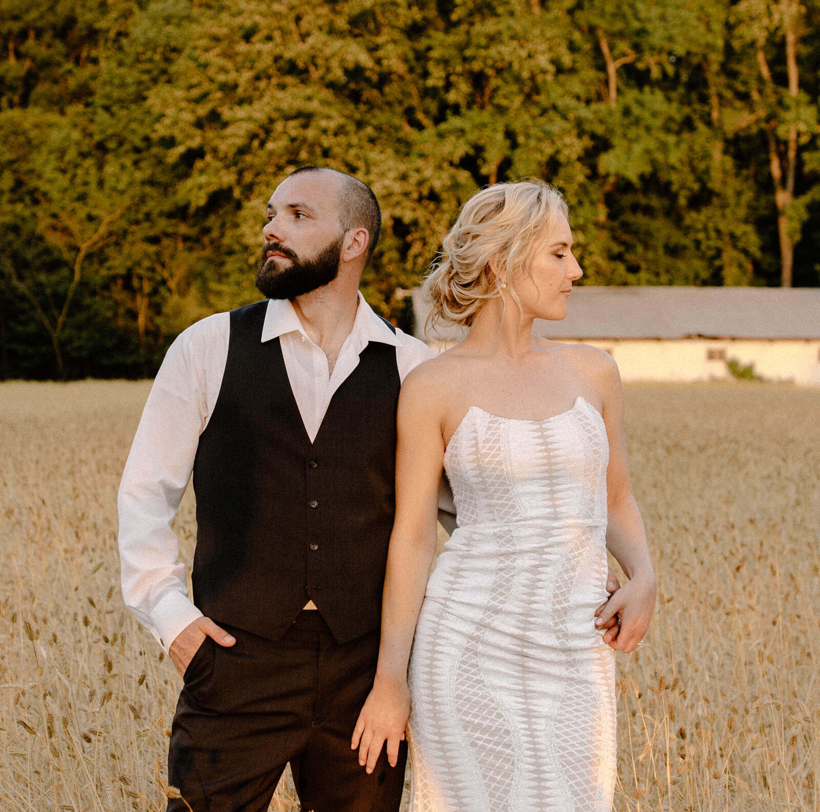 gorgeous newly married bride and groom portaits in delaware field at sunset photos
