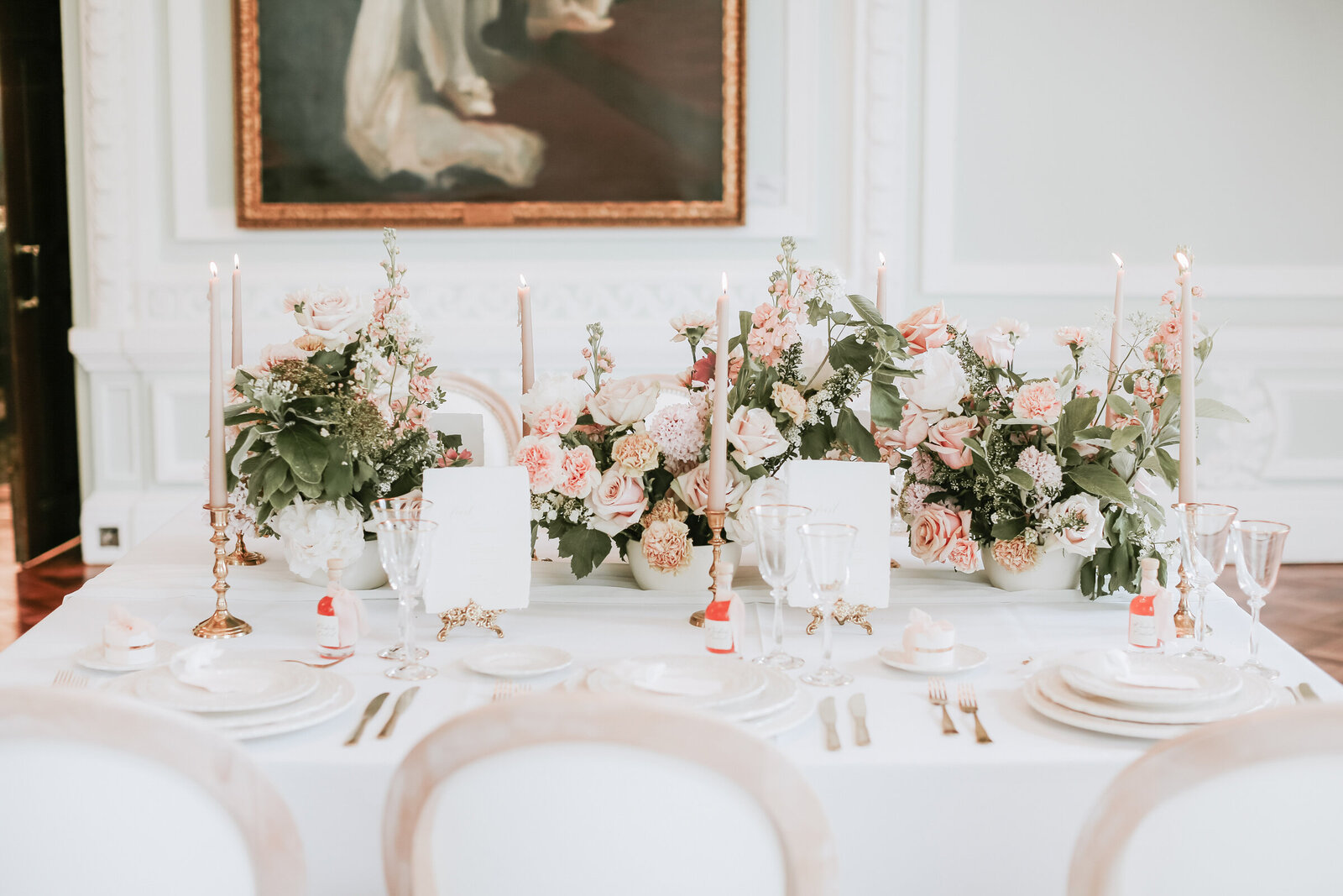 peach-and-cream-wedding-table-setting