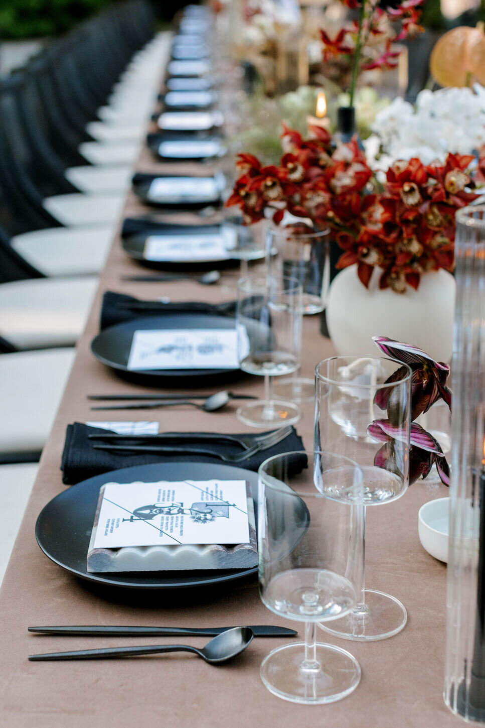 neutral-earthy-tablescape