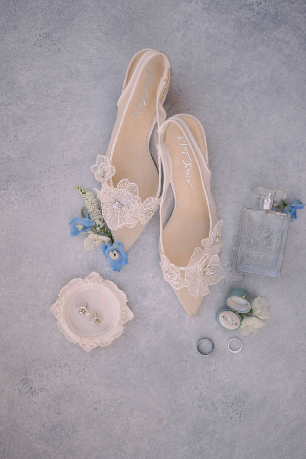 bridal-details-shoes-perfume-earrings-luxury-wedding-flowers