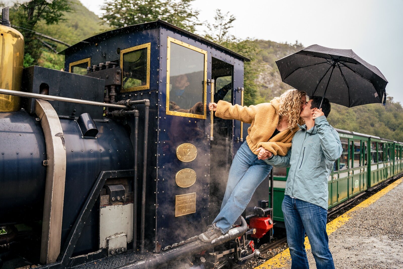 Argentina-Ushuaia-Patagonia-adventure-elopement-helicopter-andes-mountains-summer-jolie-kostas-28