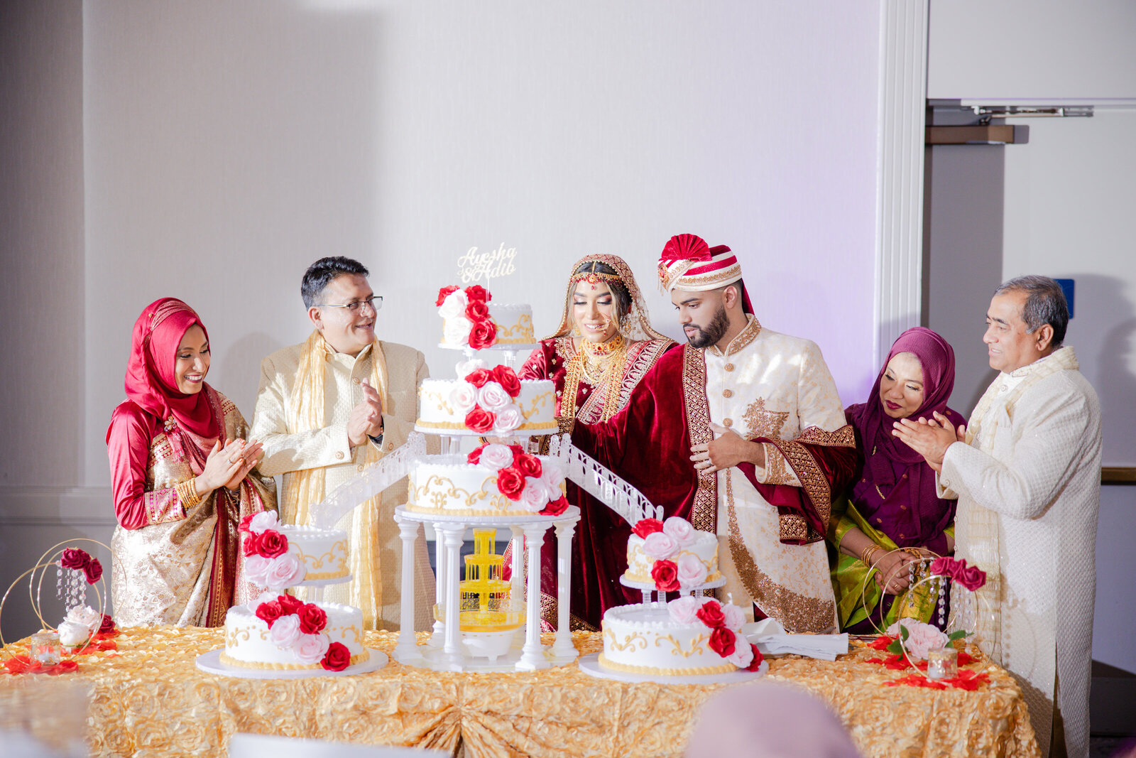 Bride-and-groom-cake-cutting