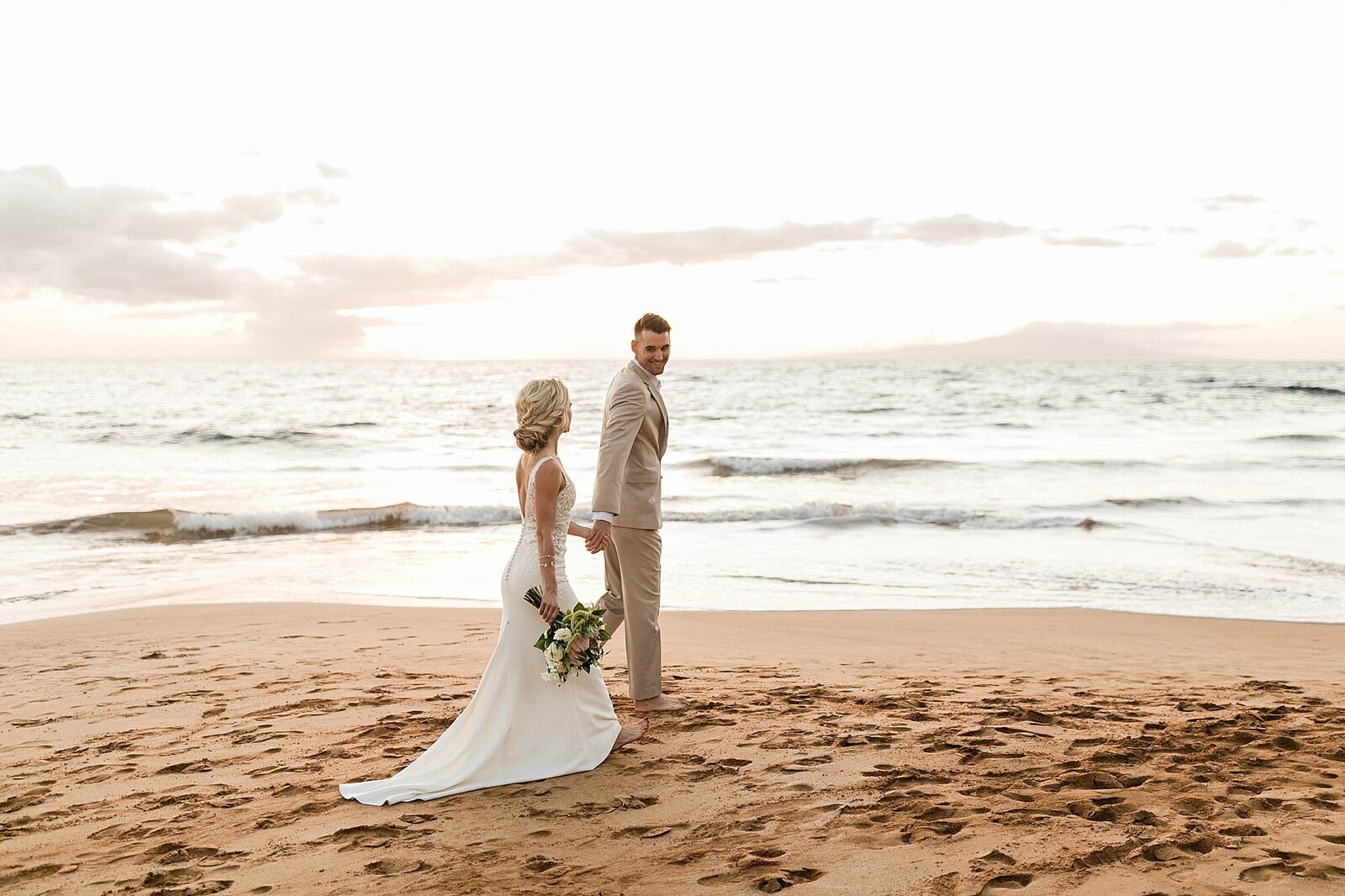 Hawaii Elopement Photography by Hazel & Lace