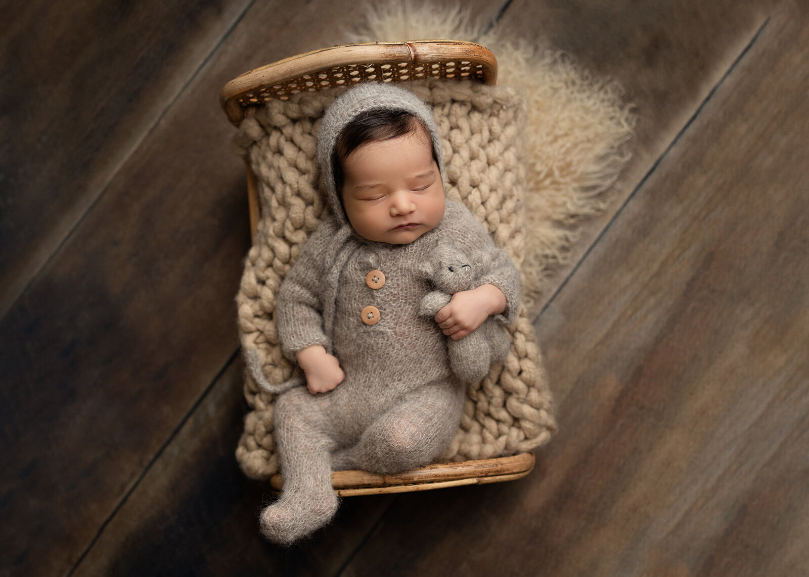 laguna-beach-newborn-photographer-tiny-bed