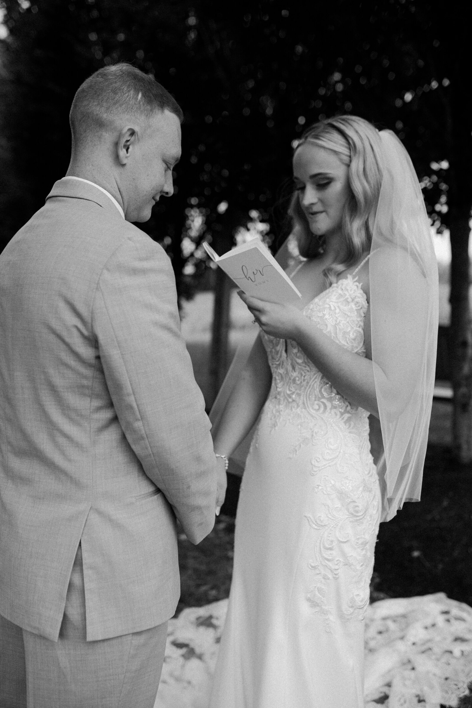 Blissfullybriphotography-pittsburgh-wedding-bramblewood-6