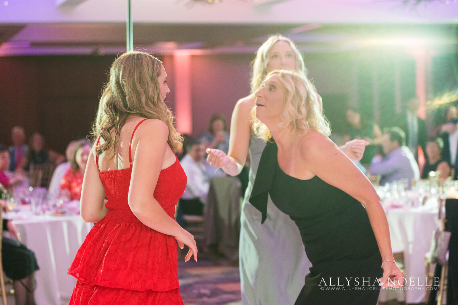 Wedding-at-River-Club-of-Mequon-919