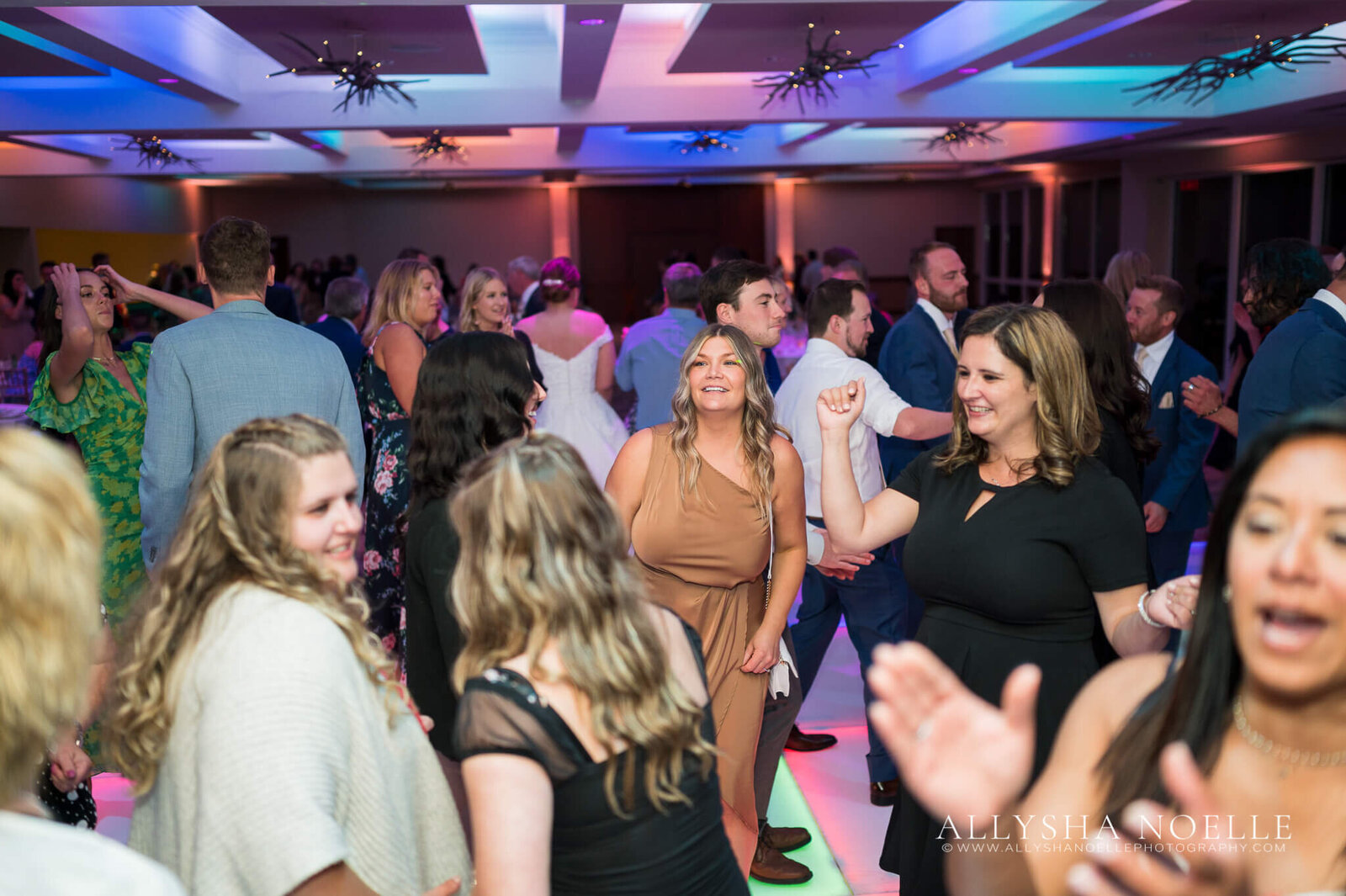 Wedding-at-River-Club-of-Mequon-985