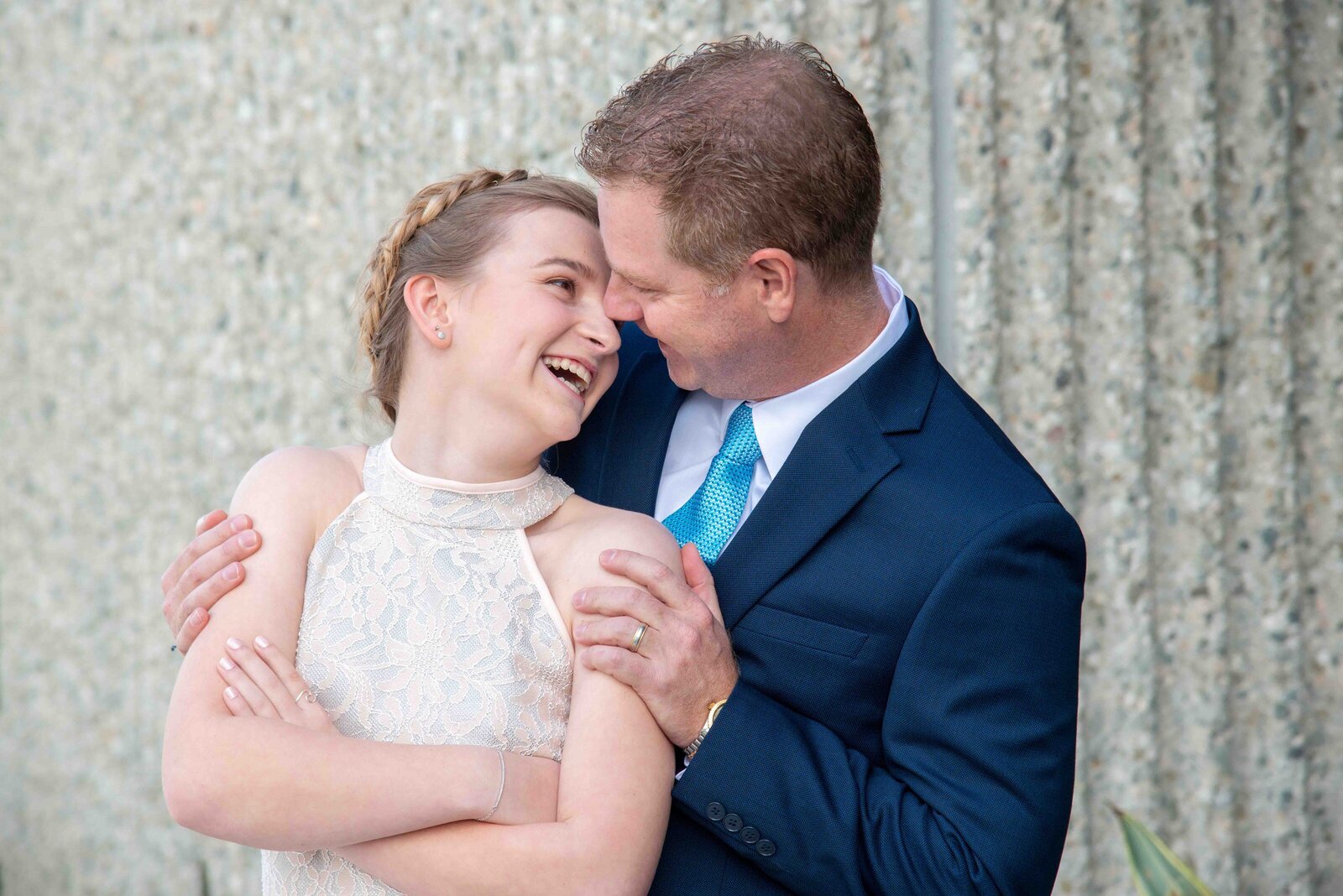 Maria-McCarthy-Photography-Bat-Mitzvah-laughing-dad