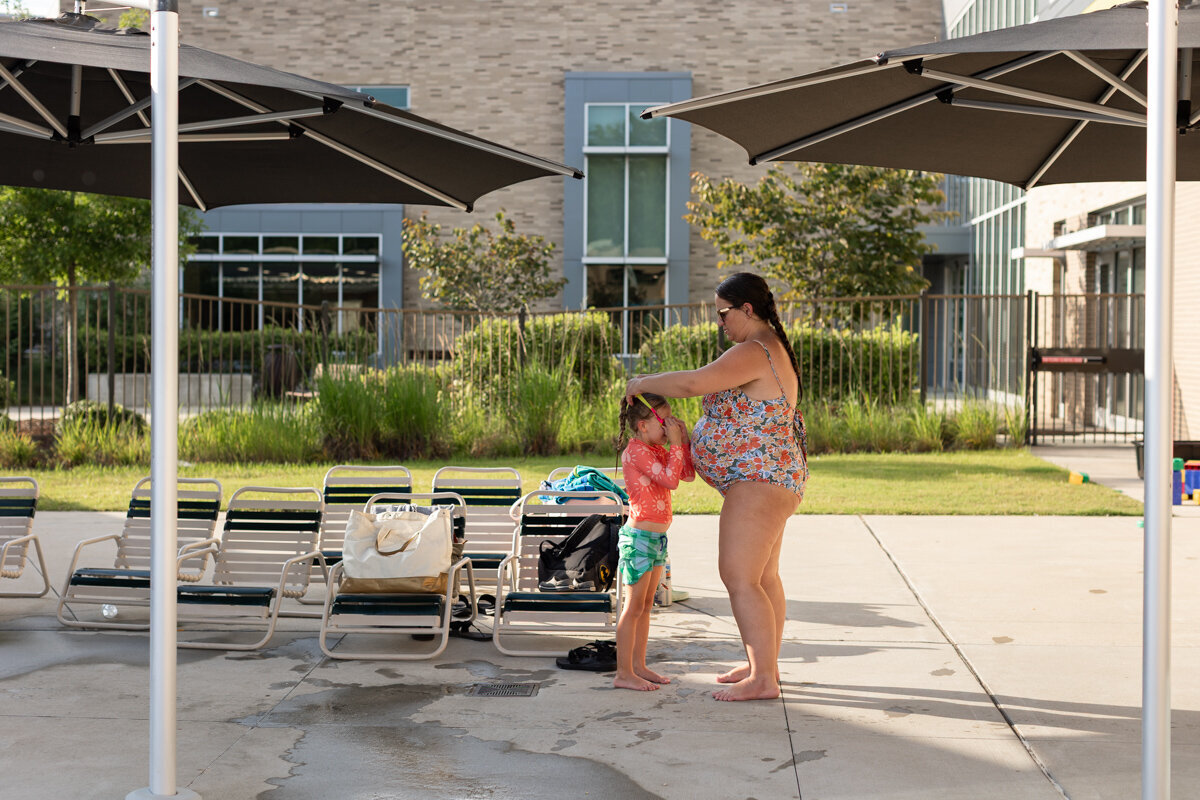LightCreative_202408_SarahColin_SoutheastRaleighYMCApool_documentaryfamily_007