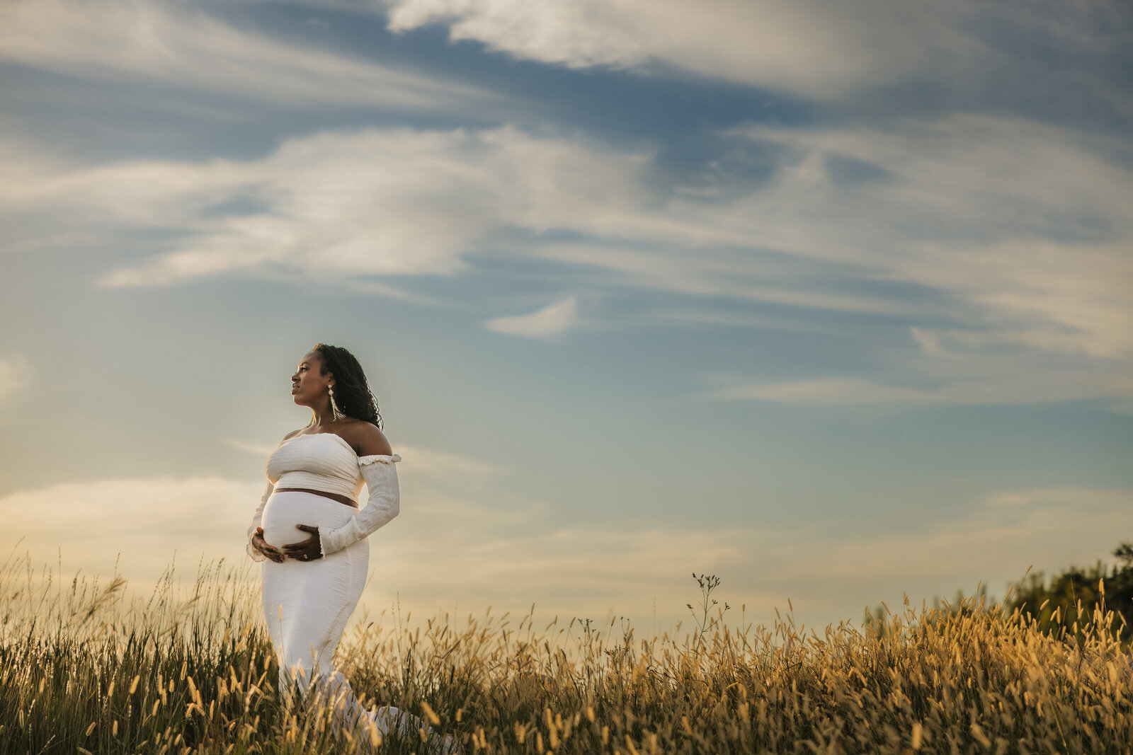 austin-maternity-session-in-tall-grass