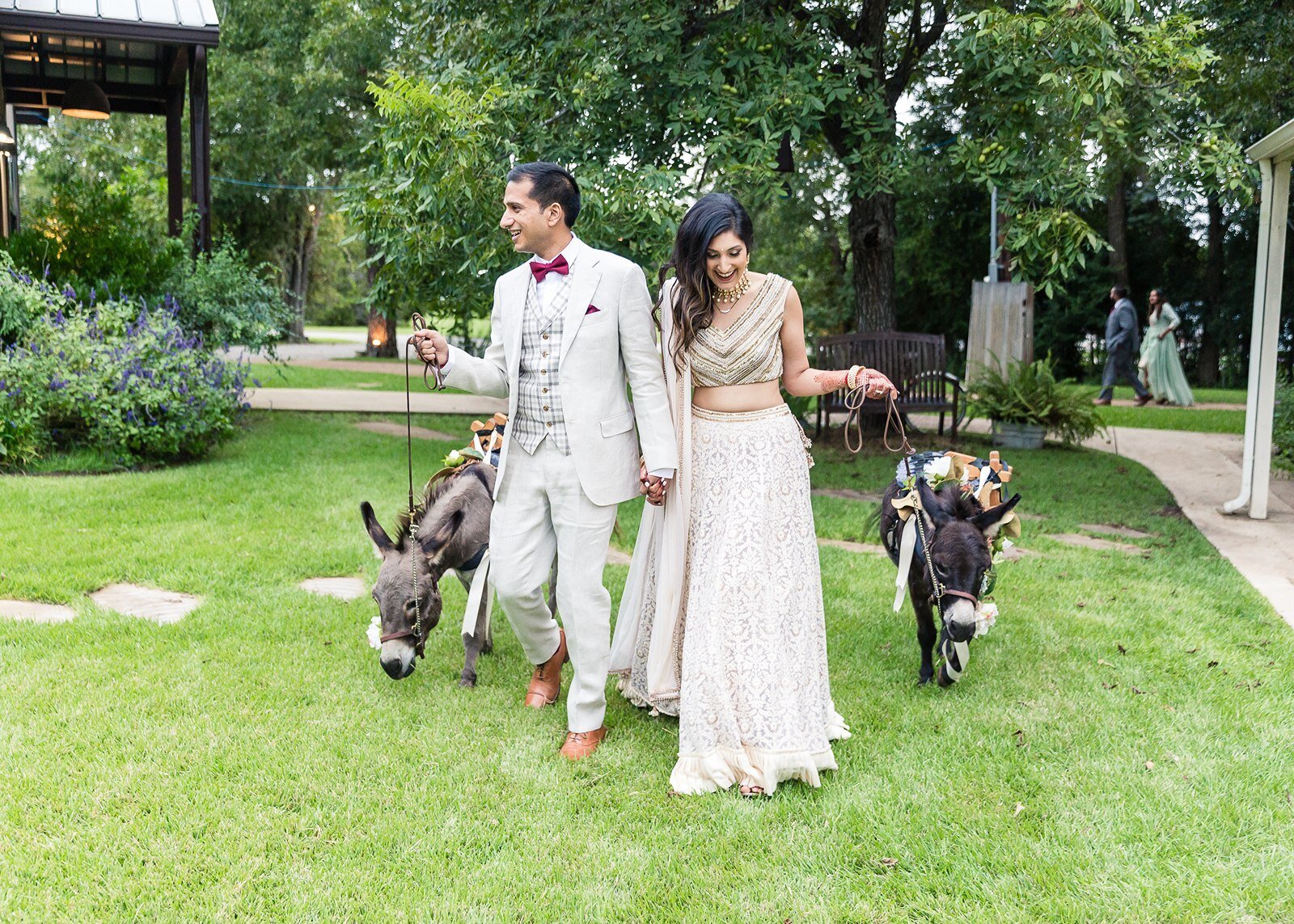 hill-country-wedding-venue-couple-with-donkeys