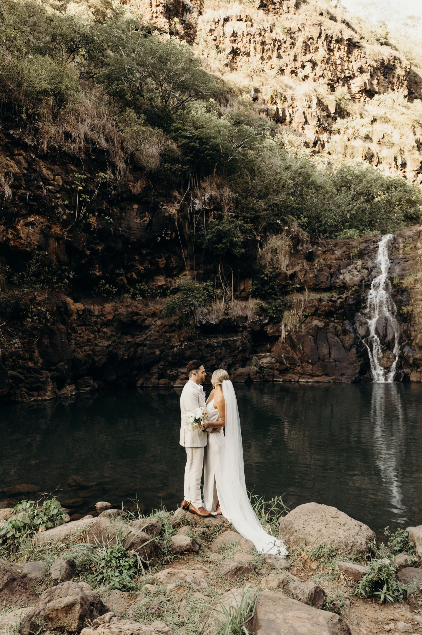 hawaii waterfall wedding