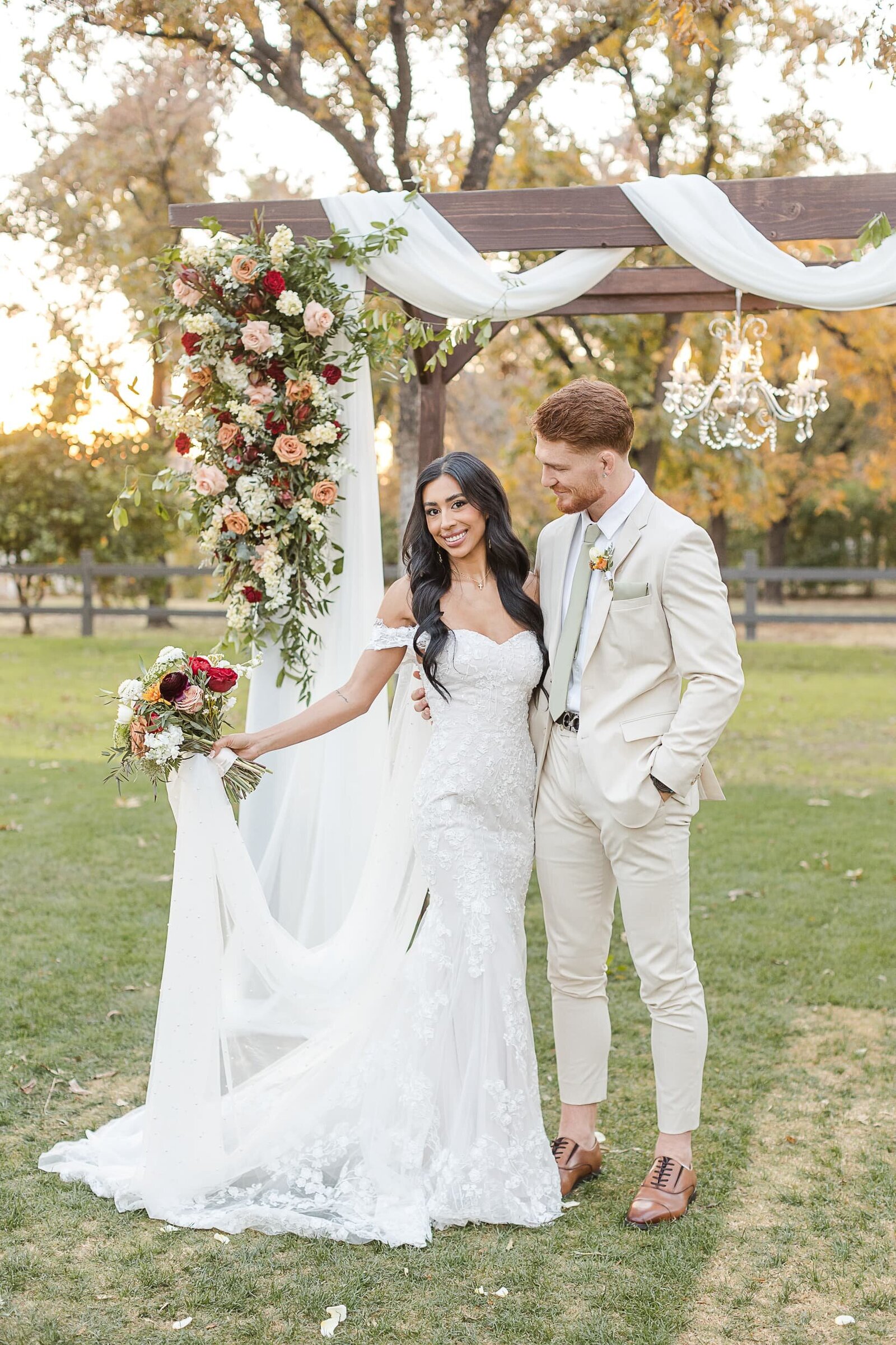 Phoenix-Wedding-Photographer-and-Videographer-Venue-at-the-Grove-ClaWed-1223