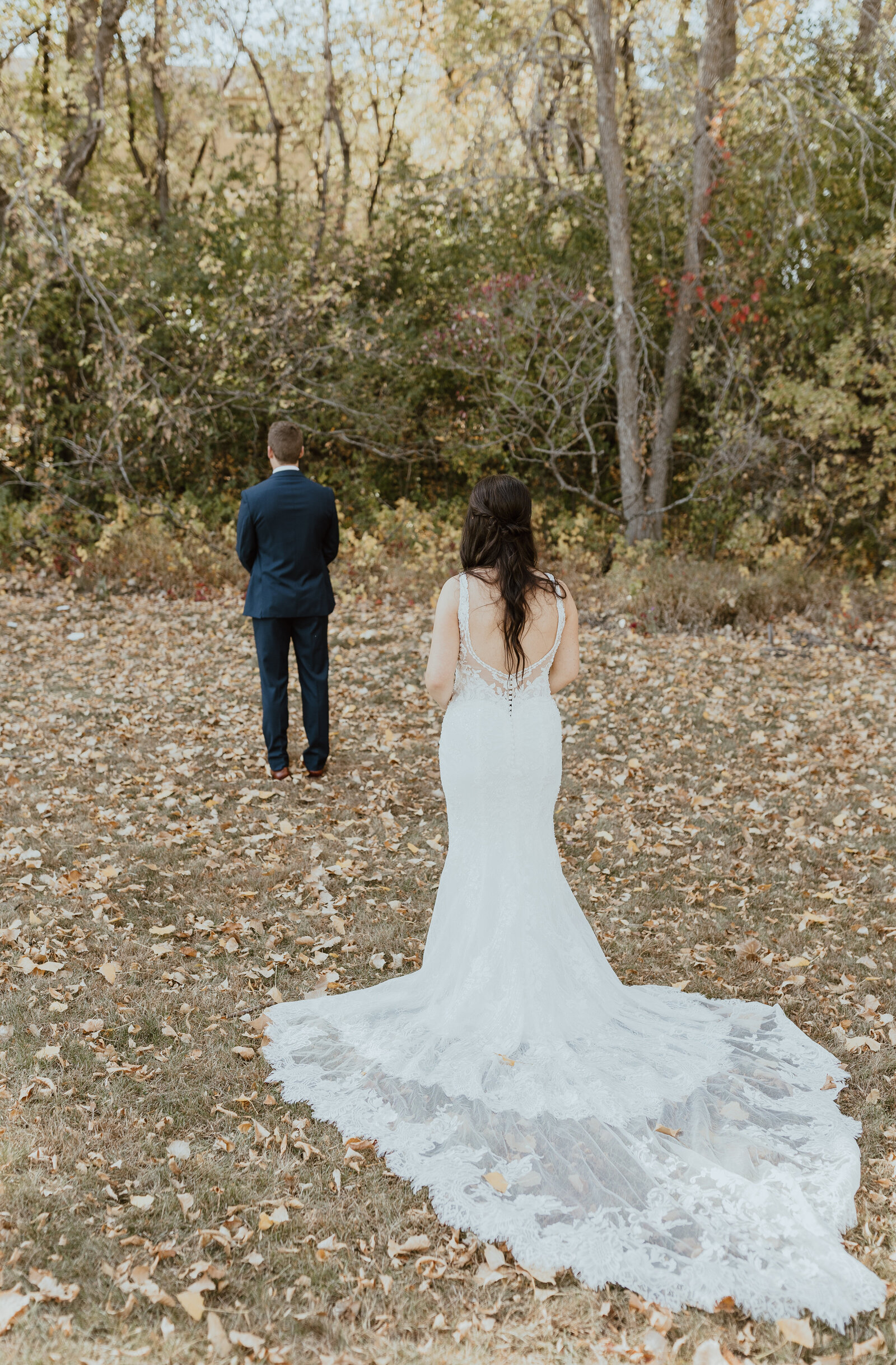 first look minnesota wedding couple