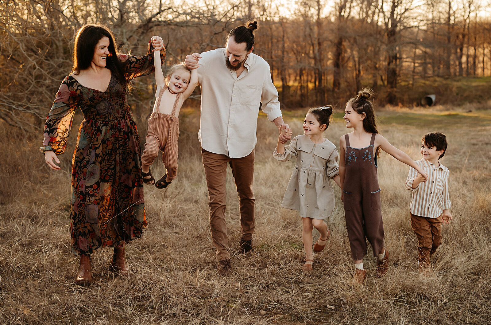 Family of 5 playing and giggling while Paula Goforth Photography captures their family Fall session at Murrell Park in Grapevine. 
