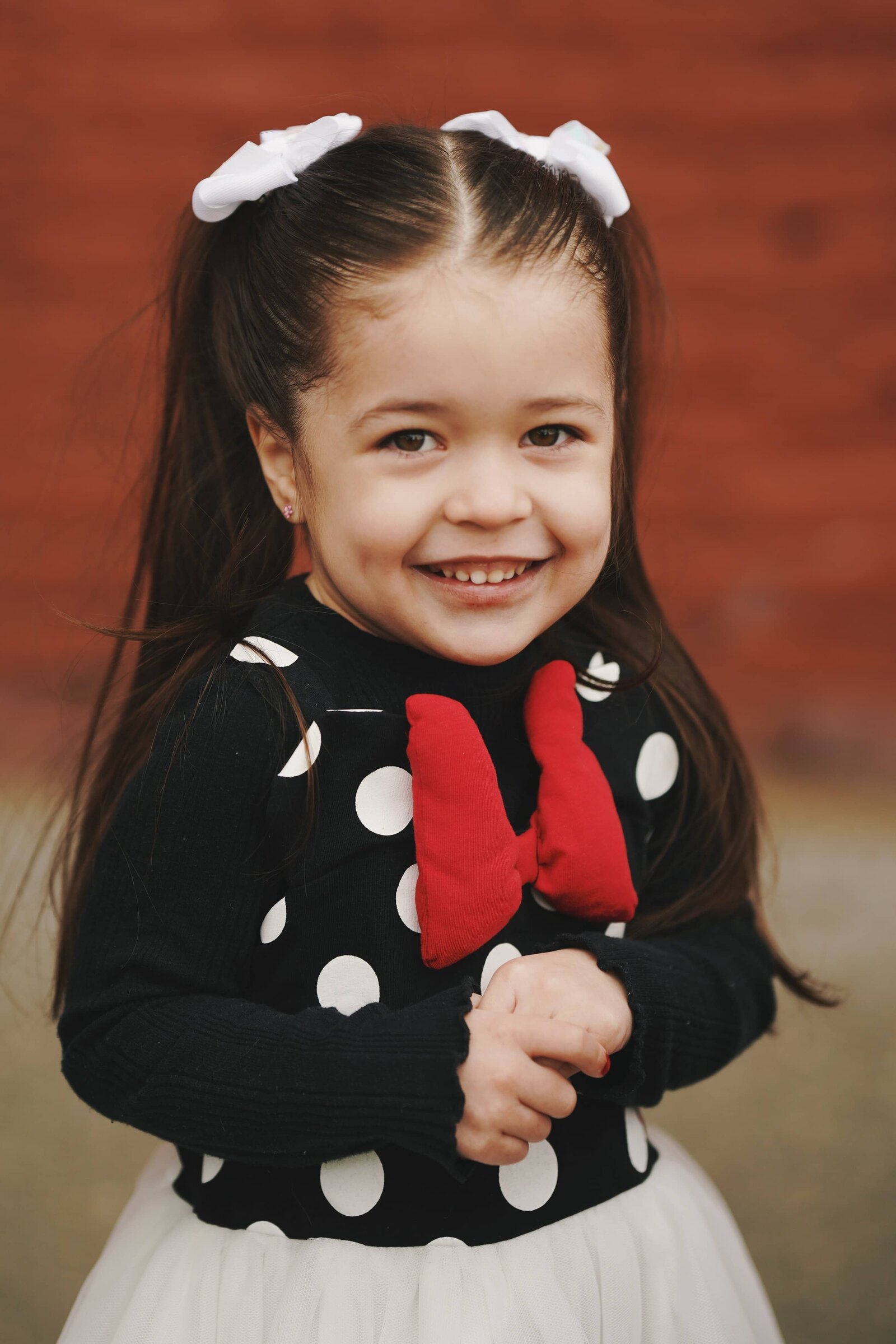 happy-smiling-daughter-minnie-mouse
