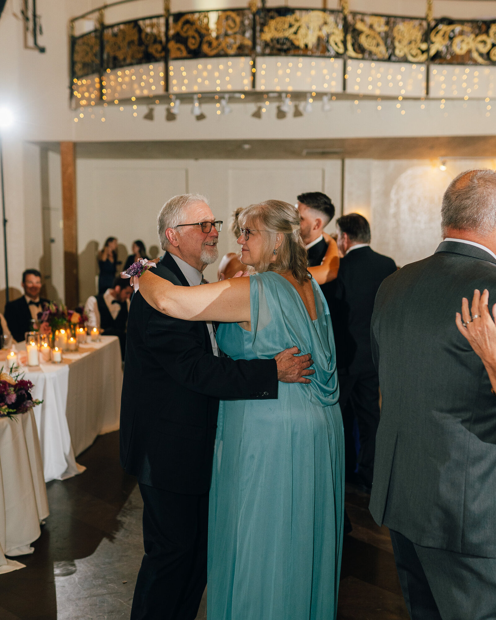 Corby Intercontinental Hotel Kansas City Wedding Plaza-275