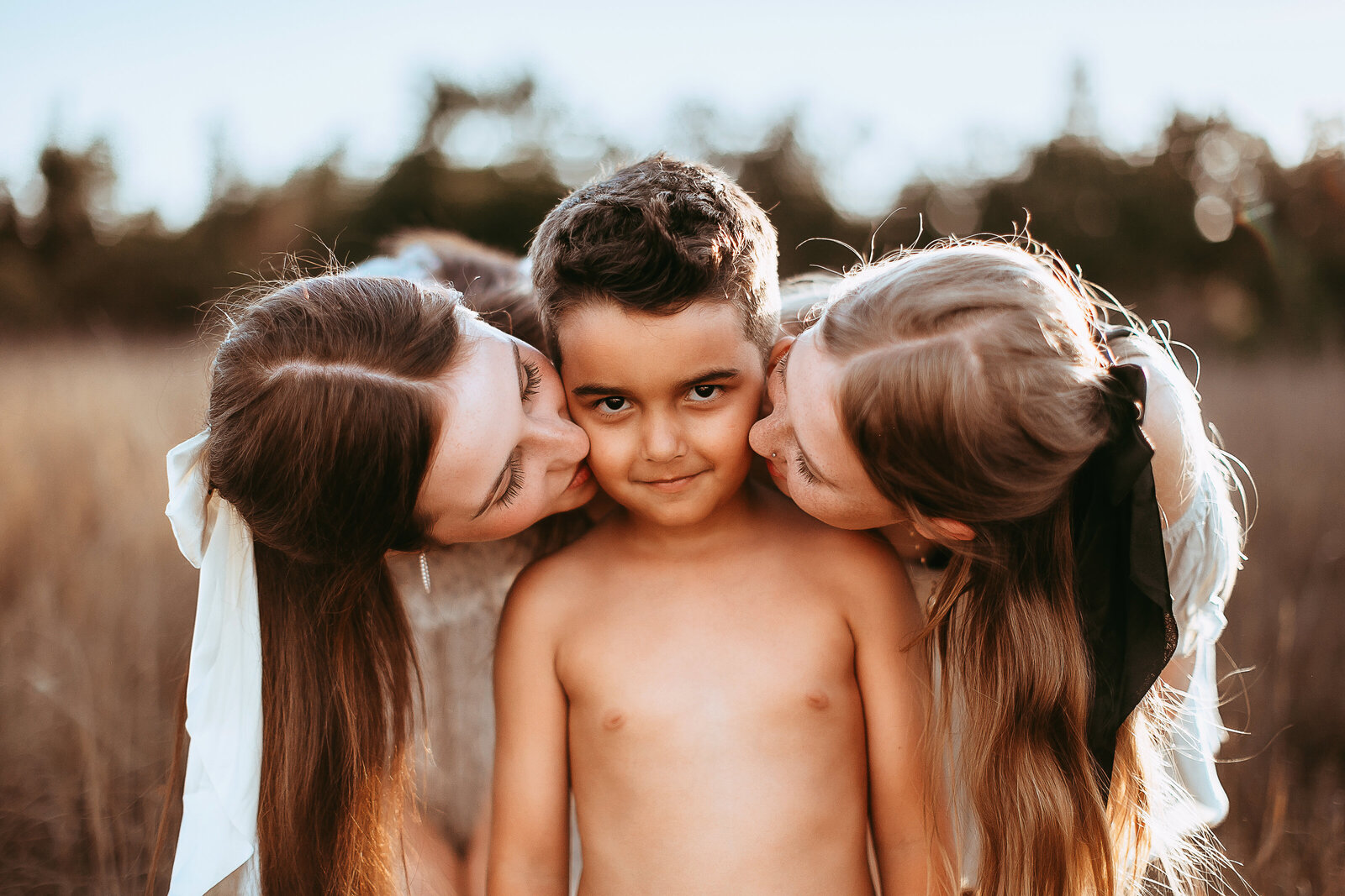 sisters-kiss-brothers-cheek-hair-bow