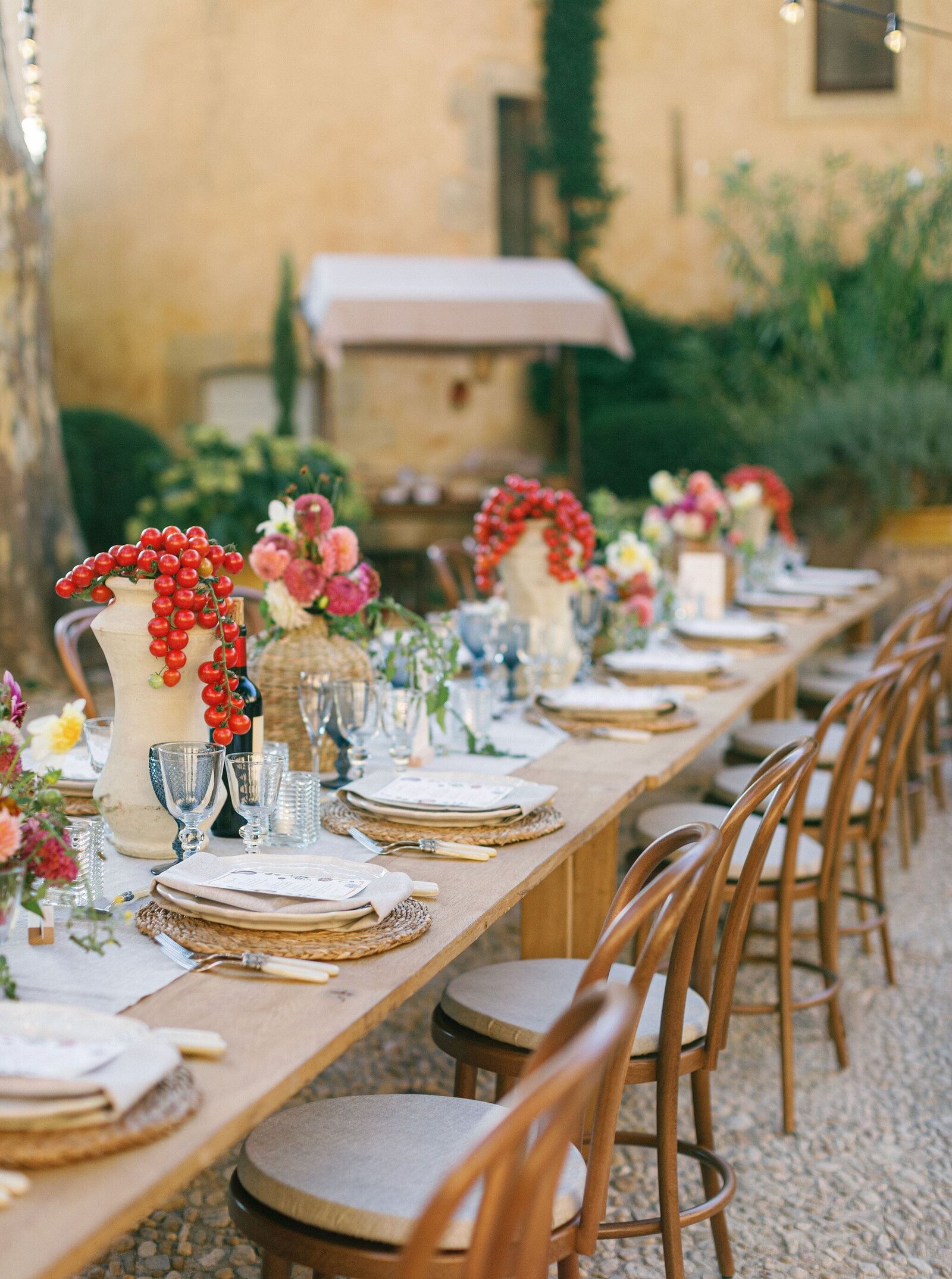 Courtyard-dinner-provence-wooden-tables