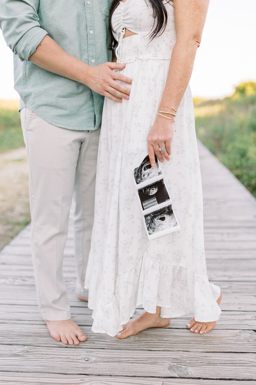 Sullivans-Island-Beach-Pregnancy-Announcement-Portraits_0008