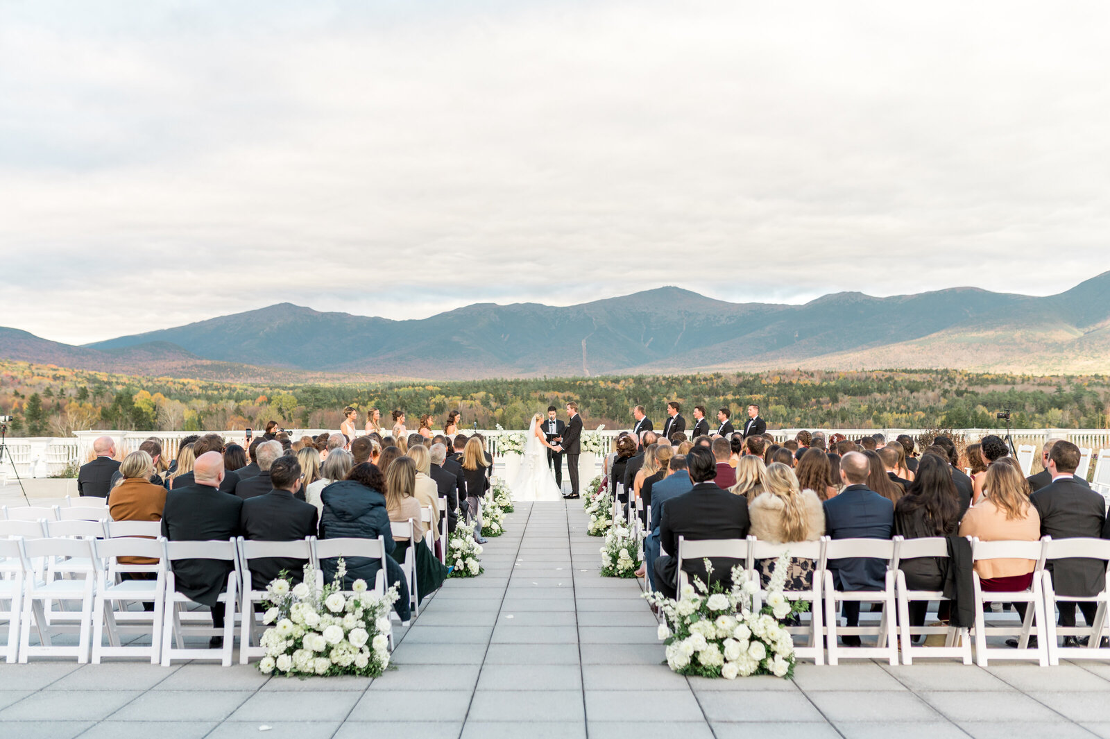 Luxury outdoor wedding ceremony at Omni Mt. Washington Hotel with mountain views in New Hampshire — bright and airy ceremony photography by Sarah Surette Photography.
