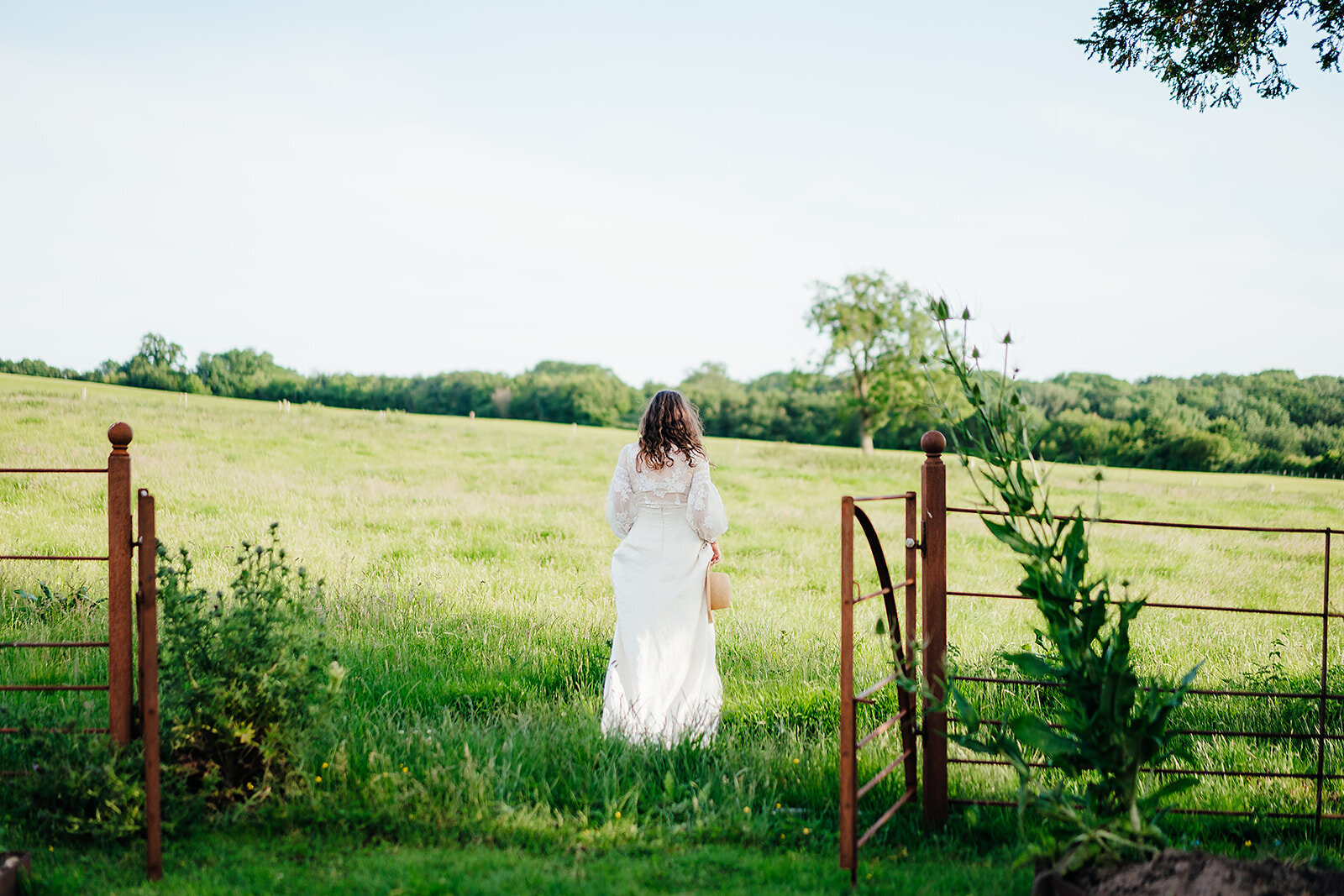 Long-sleeve-lace-wedding-dress-JoanneFlemingDesign-AngelaWardBrownPhoto (16)