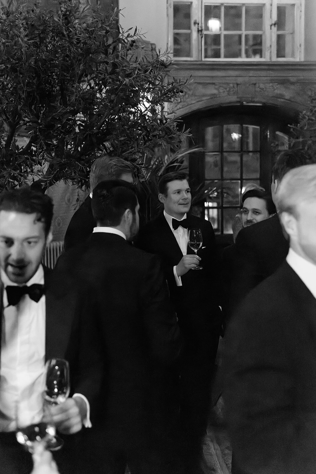 Destination Wedding Photographer Stockholm Anna Lundgren Winter City Wedding at Diplomat, Hedvig Eleonora Church, Dramaten and Teatergrillen Stockholm Sweden_021