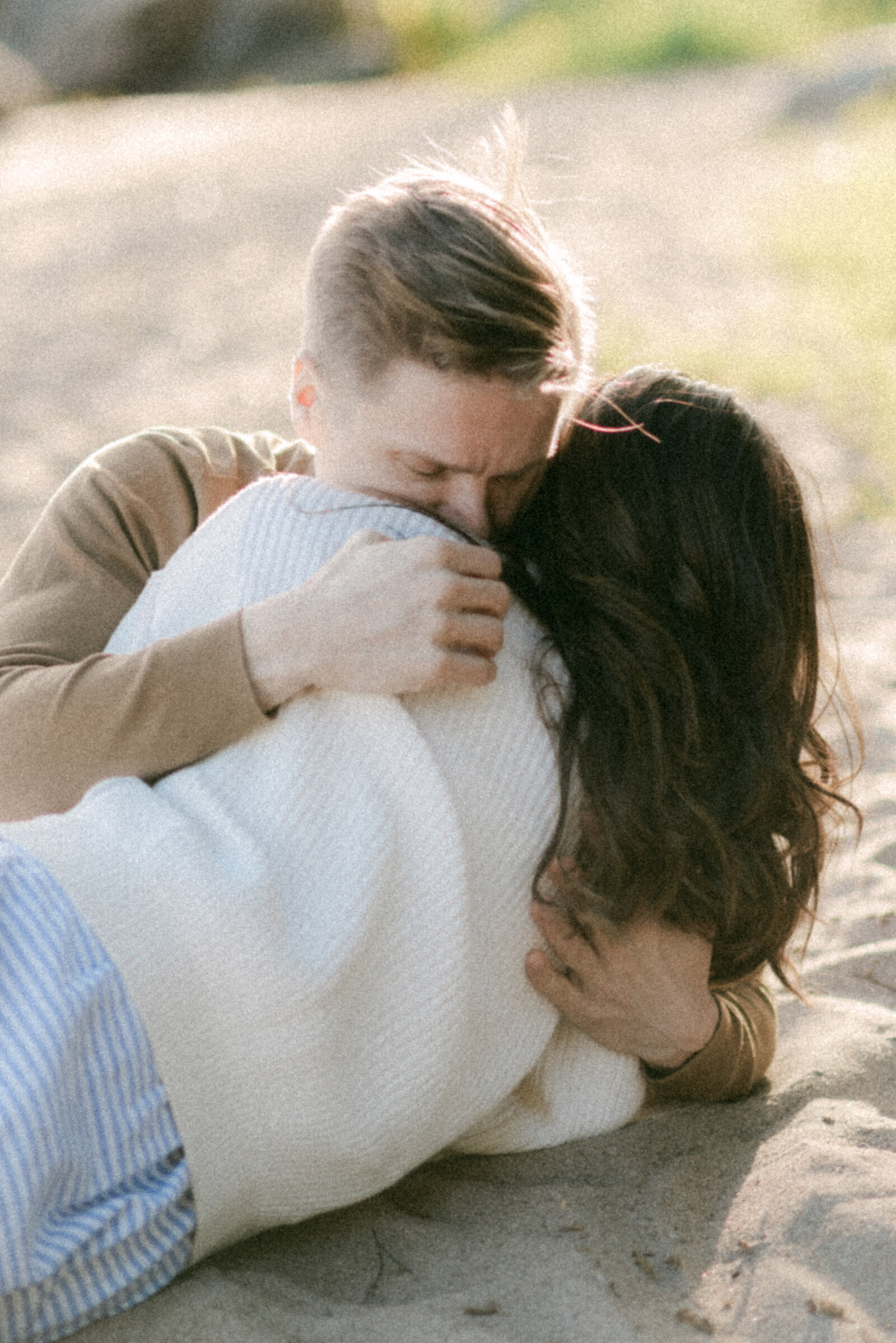 Couple on a beach on a photography session with photographer Hannika Gabrielsson