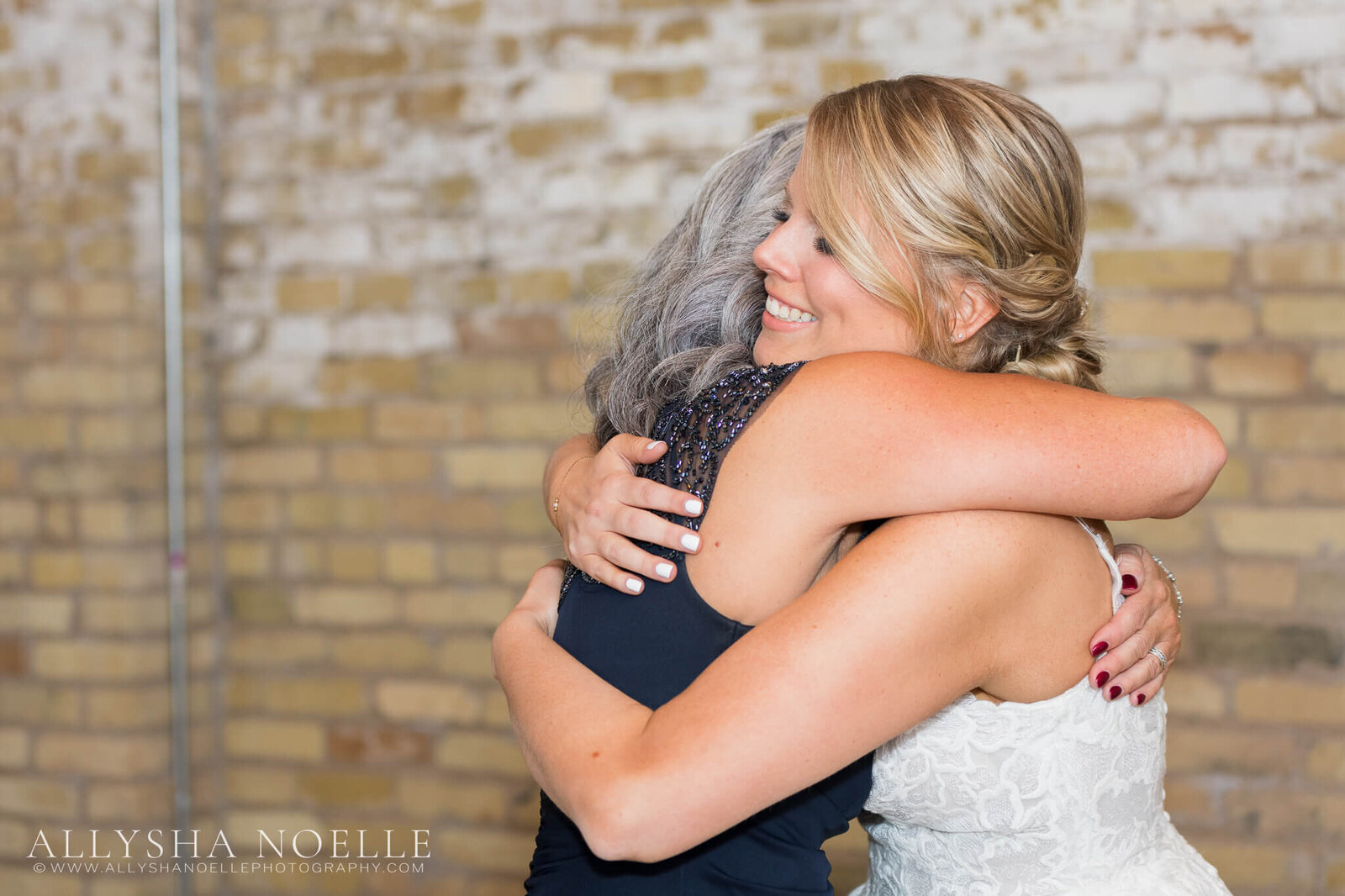 Wedding-at-The-Factory-on-Barclay-in-Milwaukee-0102
