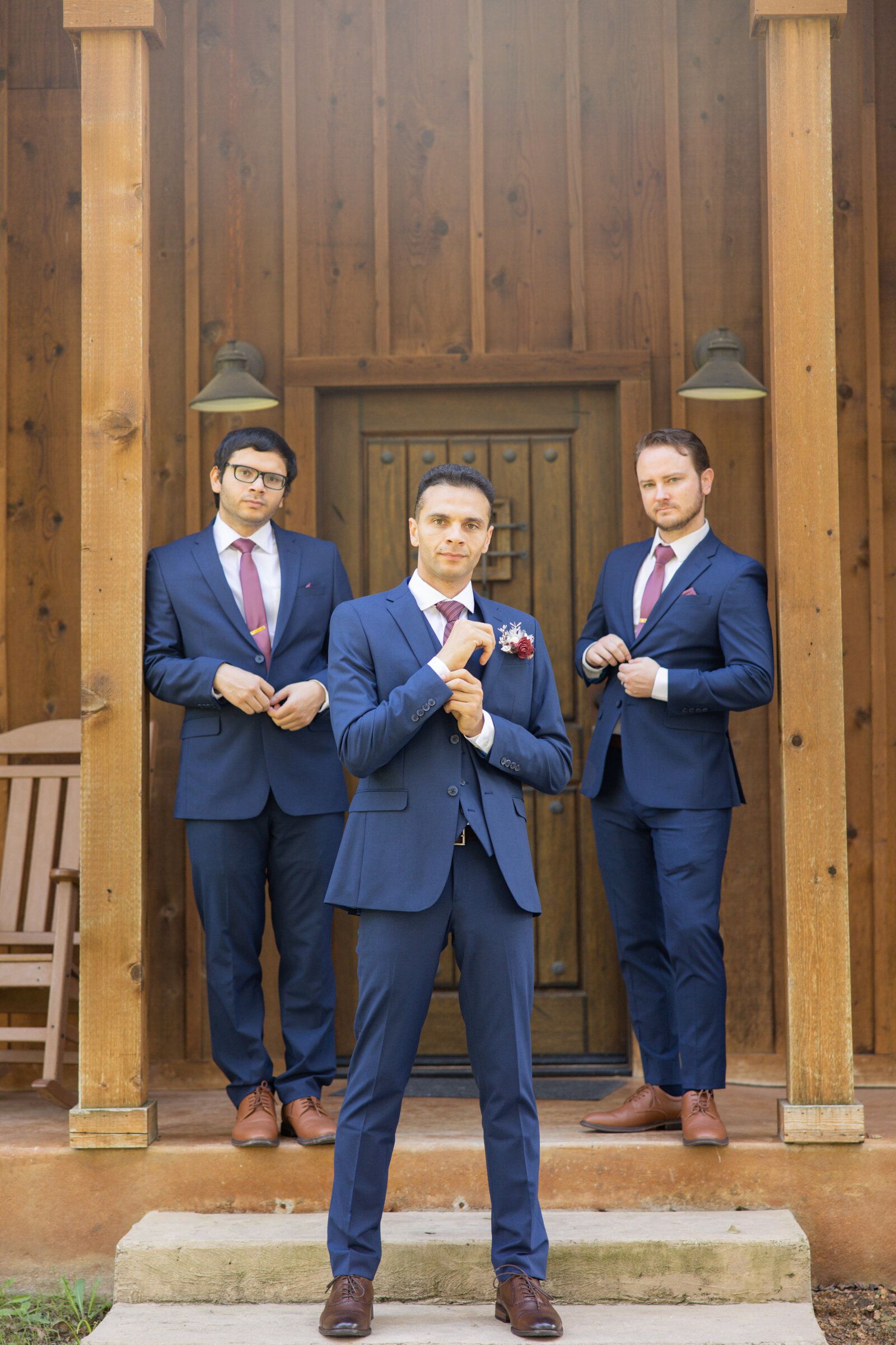 Outdoor photography of groomsmen before wedding